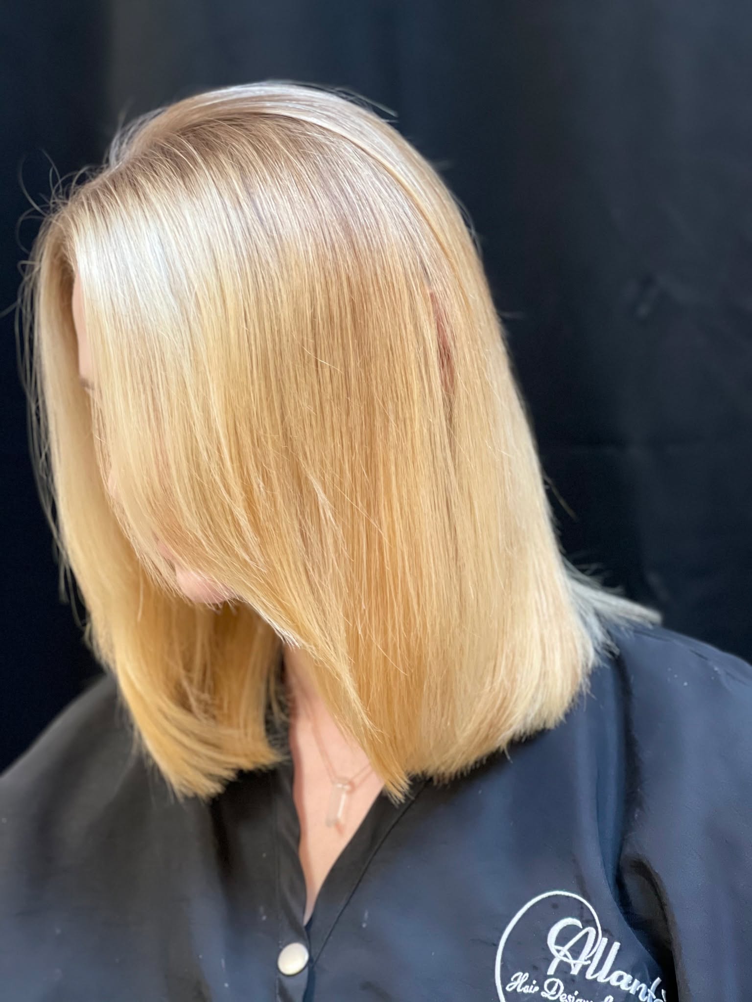 Ready for a fresh, spring style? 🌸
Whether it’s a bright new blonde or a breezy chop,
we’re here to help you bloom.
Book your seasonal refresh today!