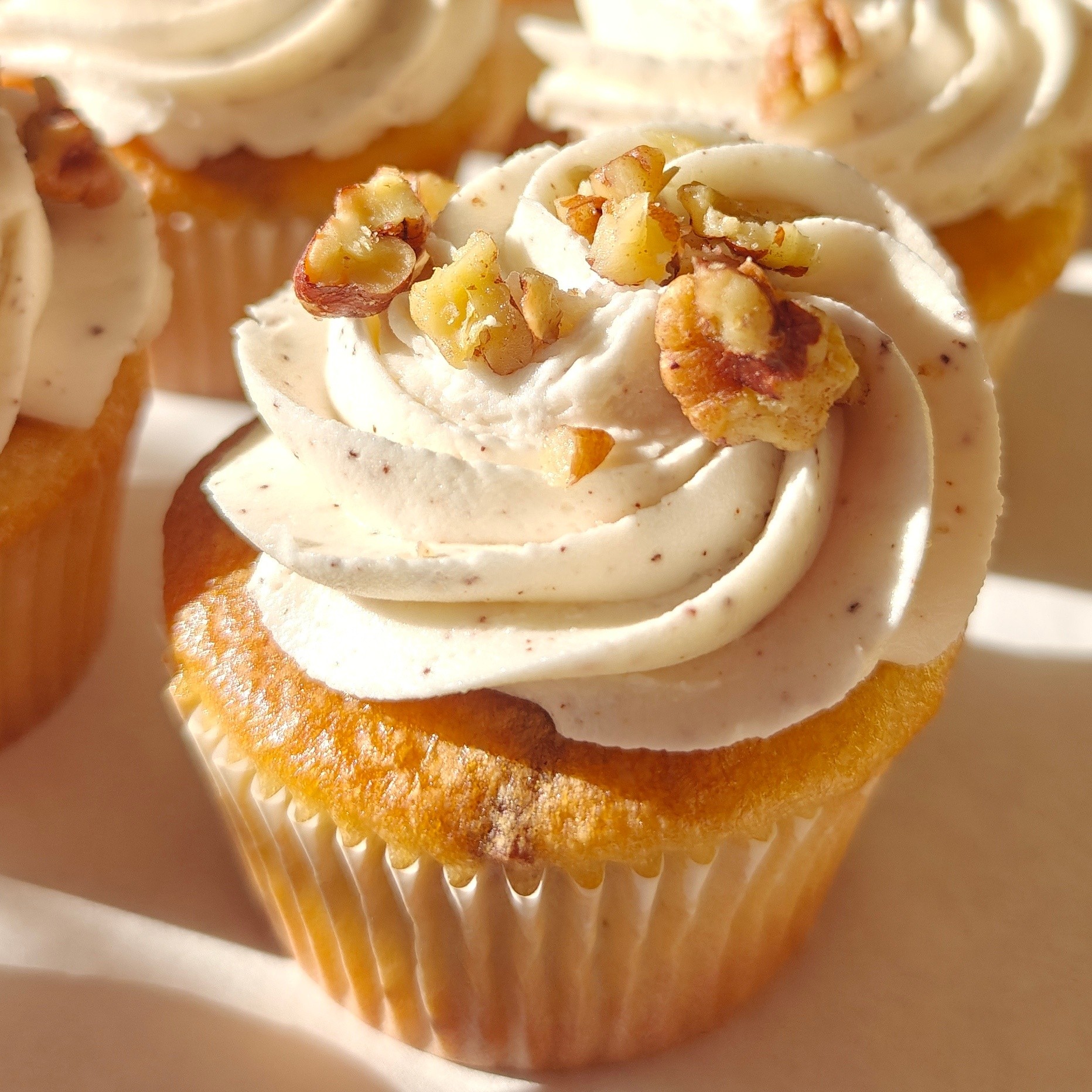 🧁🌰 Classic flavors never go out of style.
Our Butter Pecan Cupcake is rich, buttery, and packed with toasted pecans, topped with a smooth frosting that brings all that cozy, nutty goodness together.
It’s sweet, a little crunchy, and full of that old-fashioned flavor that keeps you coming back for another bite.
#senzaglutenfree #glutenfreebakery #butterpecan #cupcakelove #nuttyandnice #classicflavors