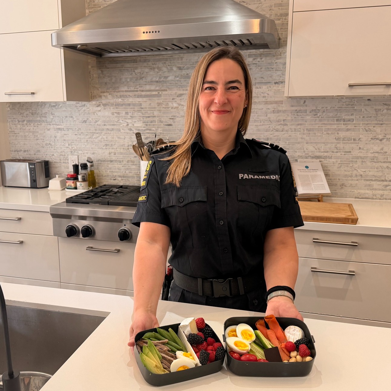 Has some fun today! I was doing marketing photos for an upcoming webinar for paramedics and first responders. More info to come in the next few weeks.
(I can't believe I still fit comfortably in that uniform! 😮)
📸 Cet après-midi, je me suis amusée à prendre des photos de promotion pour un webinaire à l'intention des paramédics et autres premiers répondants qui aura lieu dans les prochaines semaines. Je vous en dirai plus bientôt!
(Je n'arrive pas à croire que mon uniforme me fait encore! 😮)
Merci à mon photographe/Big thanks to my photographer, Elliot!
#nutritionwebinar #nutritionforparamedics #nutritionforfirstresponders #blastfromthepast #webinairesurlanutrition #nutritionpourlesambulanciers
#nutritionpourlespremiersrépondants #souvenirs