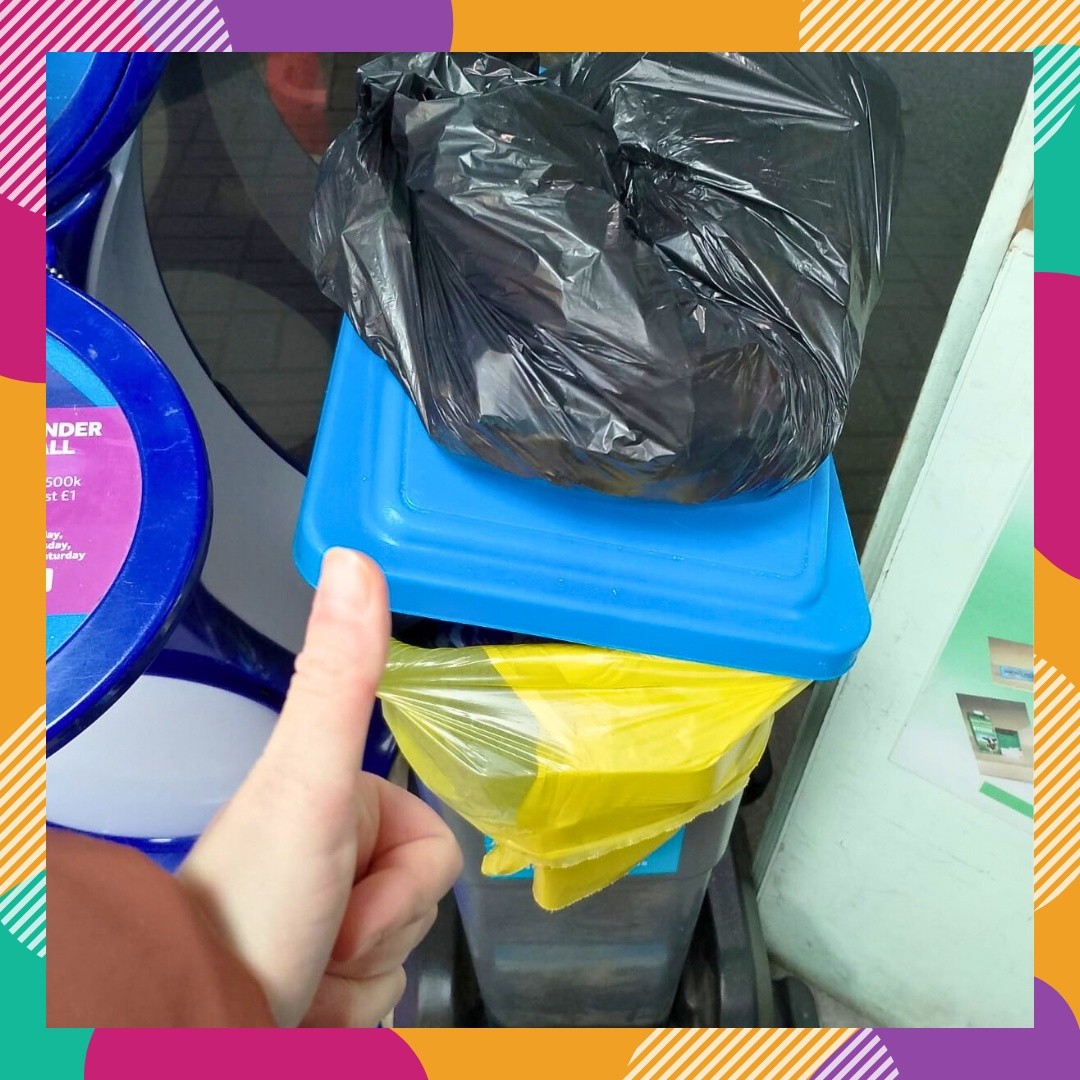 Today is #GlobalRecyclingDay ♻️ and here’s a little snapshot of what we get up to behind the scenes to recycle and reduce our carbon footprint.
Here’s Louise dropping off some soft plastics at a local Co-op. We collect them throughout the week and one of our team members takes them to a nearby shop that offers soft plastic recycling 🙌
Every little helps! 🌍
#liverpoolspeechtherapy #carbonfootprint #recycling #everylittlehelps