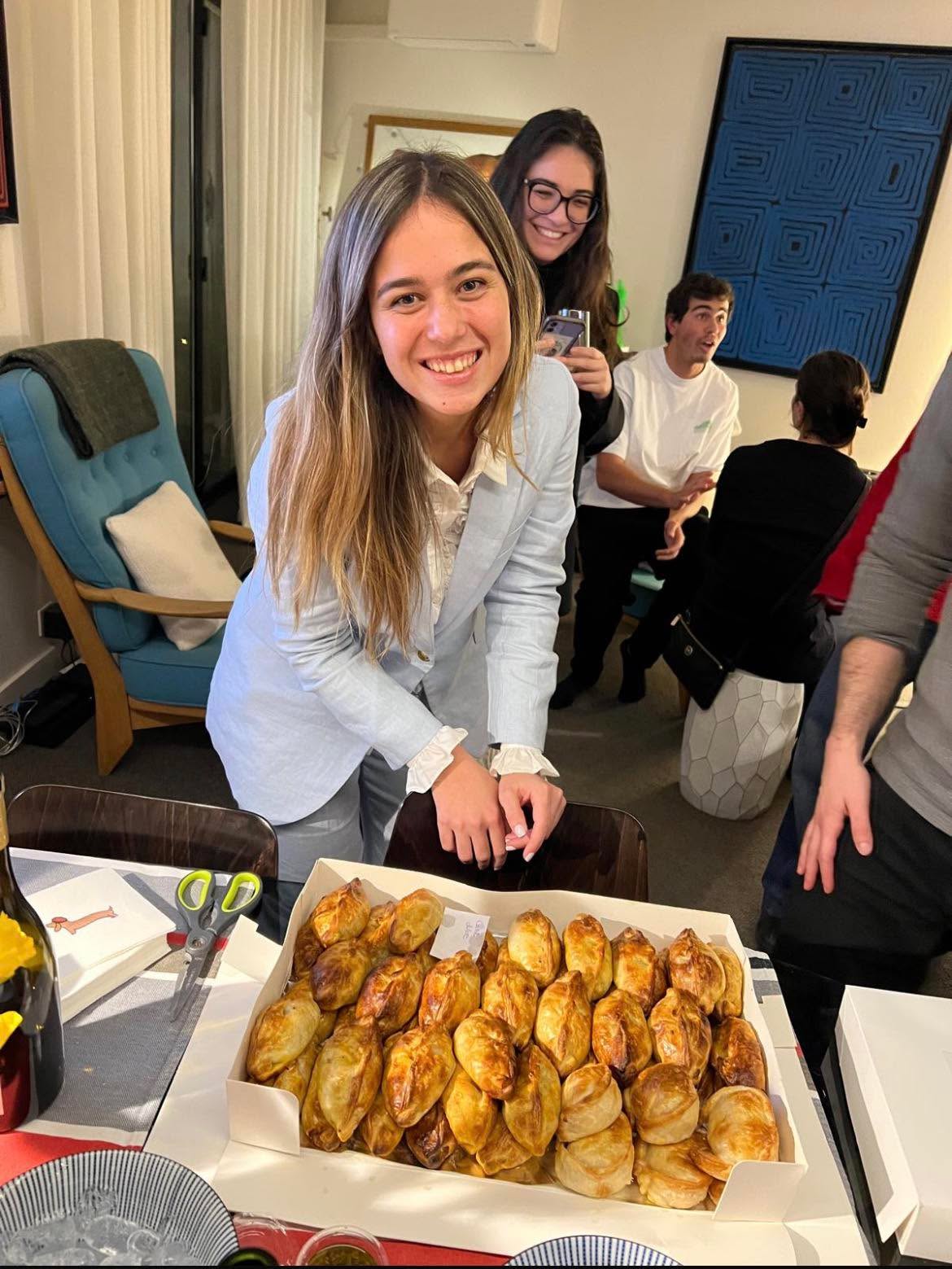 Merci Valentina pour ta commande d’empanadas et félicitations pour ta thèse!!!
www.estrellaazul.fr 🥟