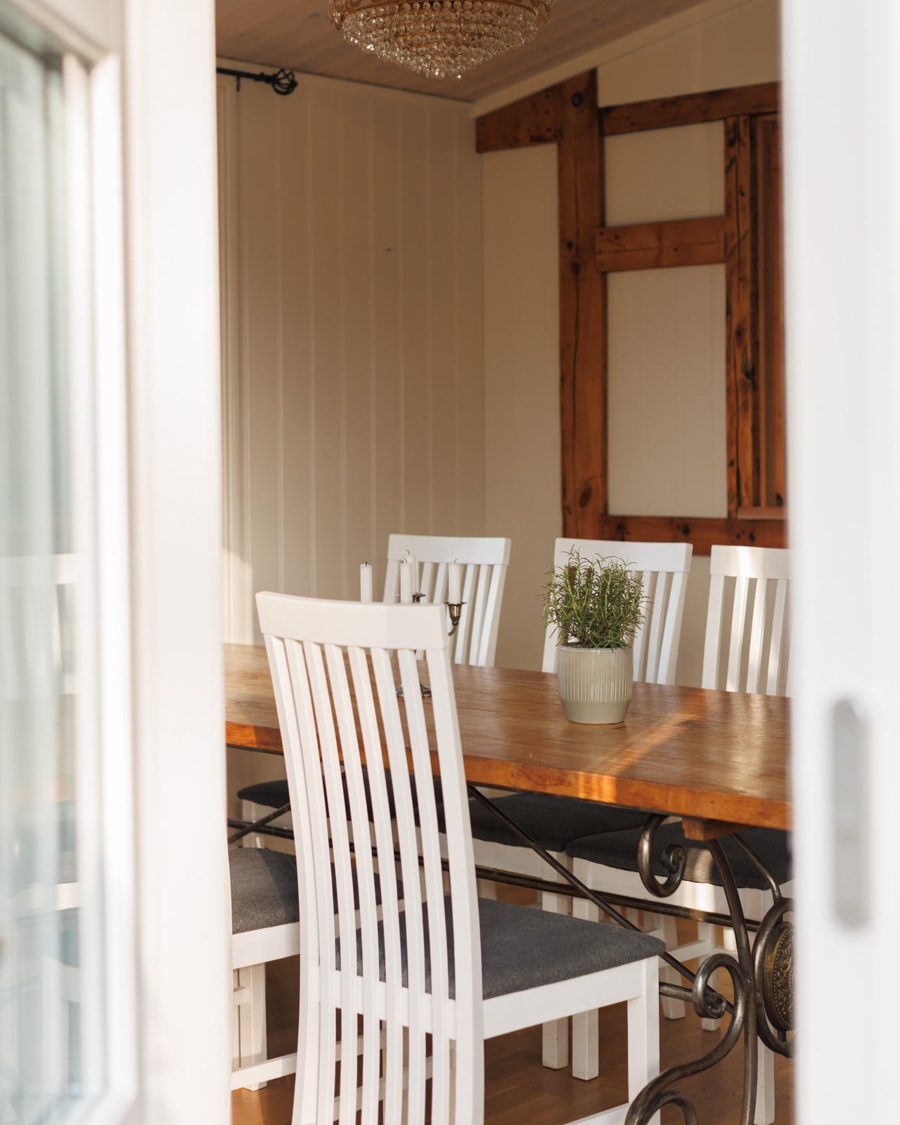 Många undrar när man kan besöka oss 🙌
Vi har öppet för bokade sällskap, möten och konferenser och just nu är det mycket på gång.
Kontakta oss i god tid via hemsidan eller telefon för att säkra ert datum. 🤩
www.hensbackahotell.se