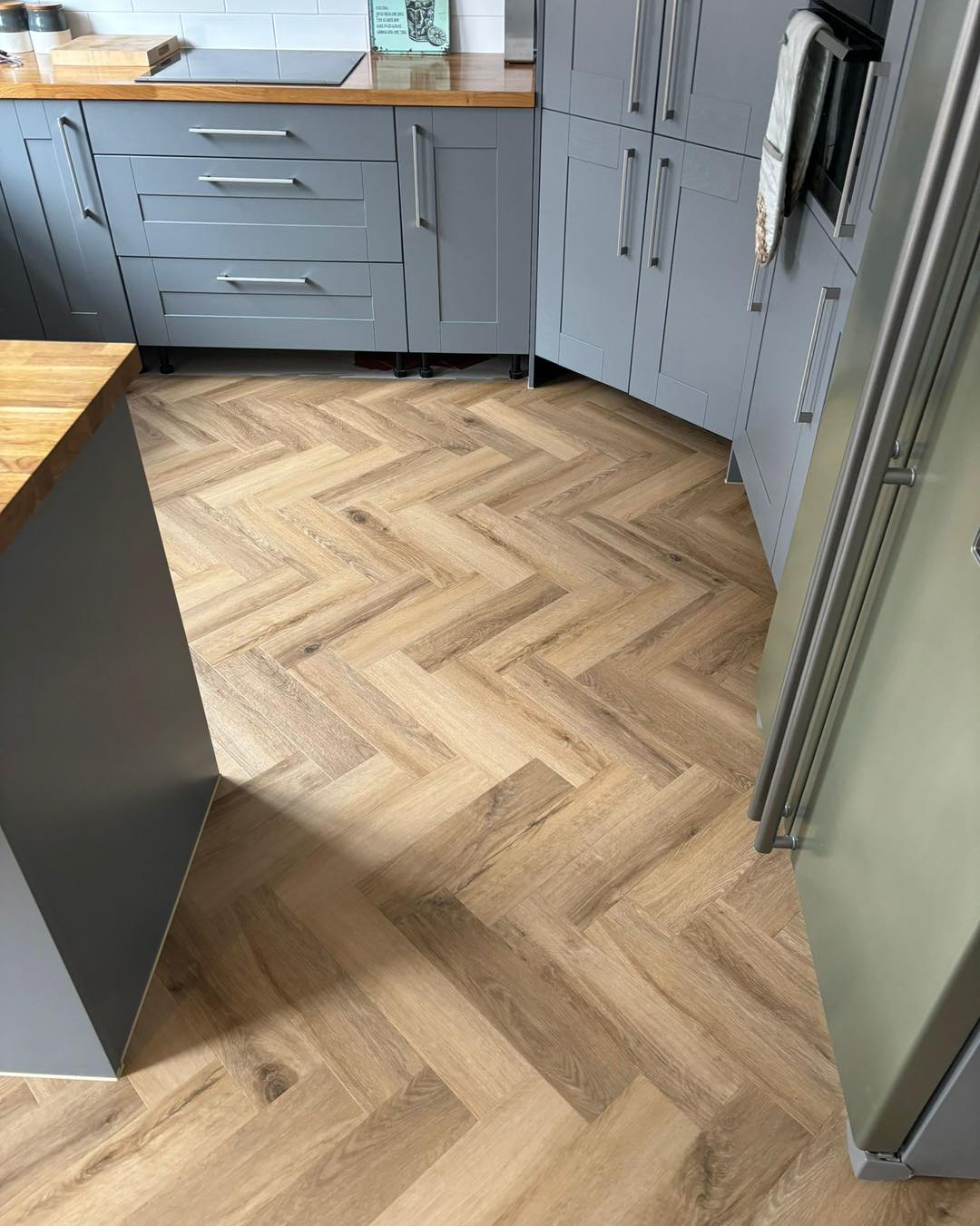 invictusflooring’s american oak parquet 🇺🇸
Tricky level this one, multiple build ups.
Lee coming out of retirement more than tyson fury this year in order to keep our clients happy.
Expertly installed as always for a floor with lifetime wear!
Samples available to view in-store
Free estimating service, drop us a message with any enquiries