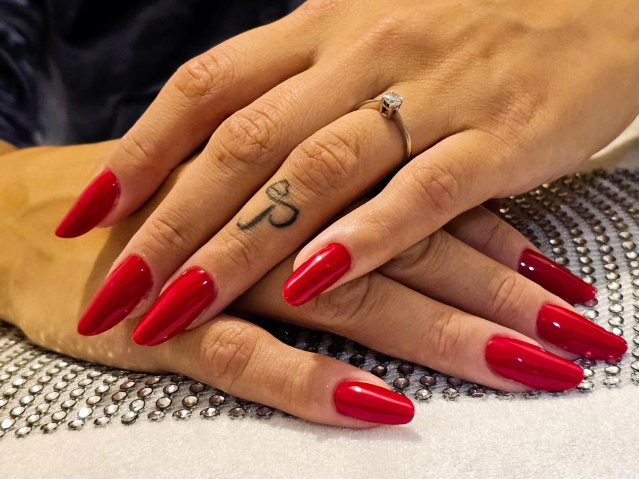 Mariana you blow my mind 😍😍😍 this gorgeous set of pro press tips in hot red are wild 😍😍😍
Book yours today at www.amirii.co.uk - pro press tips full set with Mariana ❤️❤️❤️