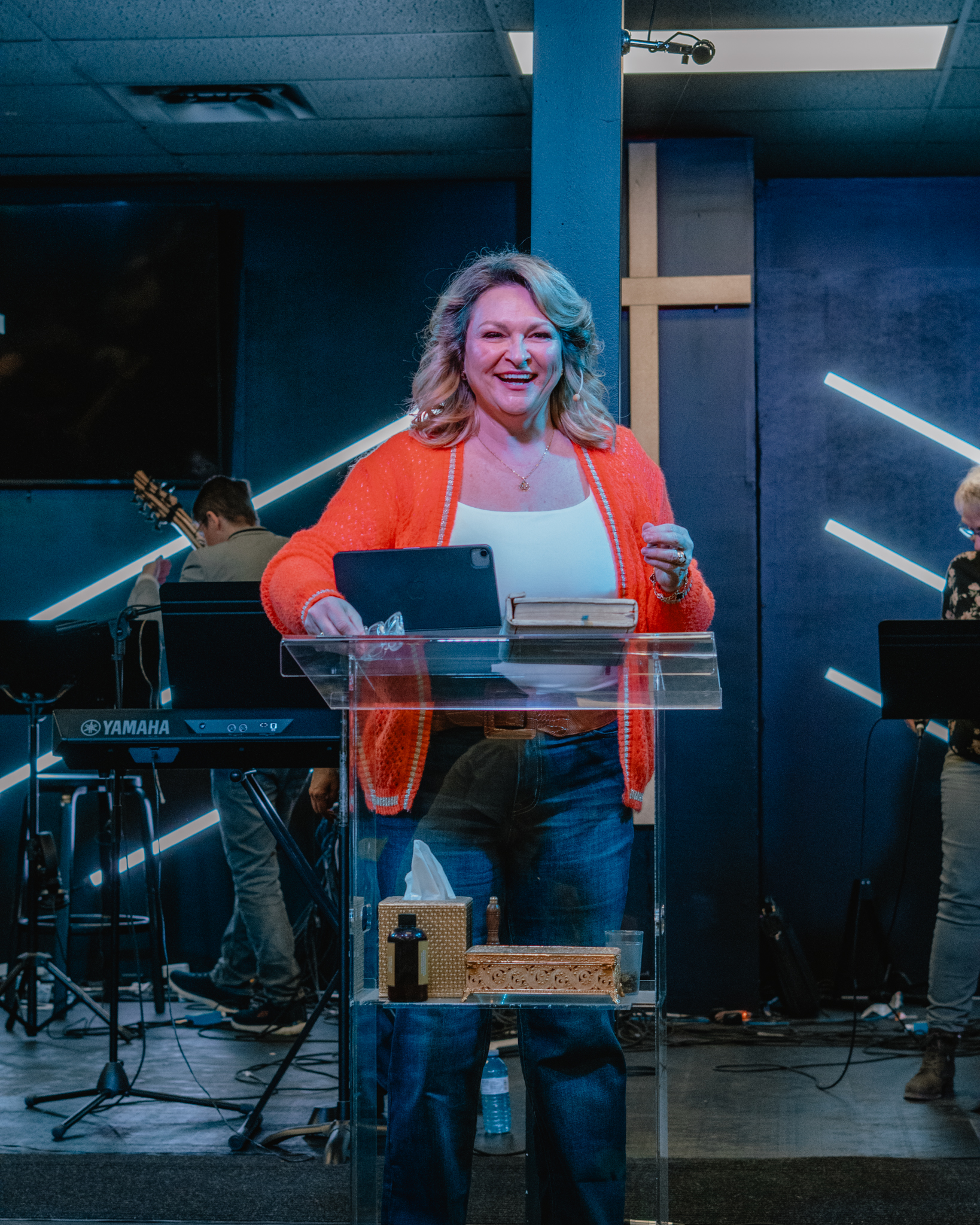 What an incredible Sunday!
The atmosphere was filled with amazing worship, testimonies, breakthrough, and a powerful message from Pastor René. God continues to show His faithfulness again and again. We are so thankful to be part of what He is doing.
Join us this Sunday 10:30AM at The River!
415 Dundas St, Woodstock ON