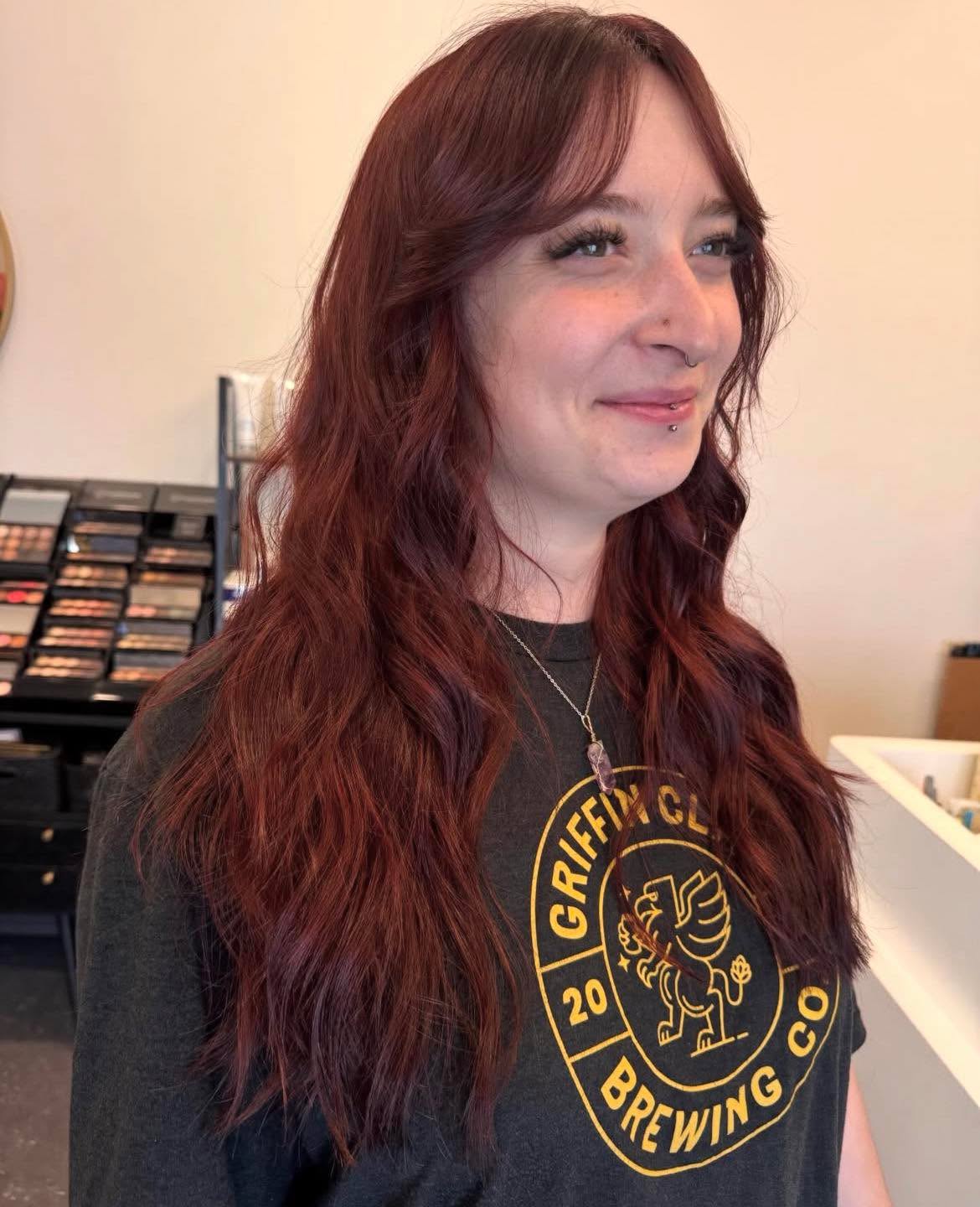 this red is sooooo good ❤️🔥
Hair by @hairstyles_by_rianna
•
•
•
#blacksburghairstylist #haircolor #Charmariesalon #hairoftheday #K18