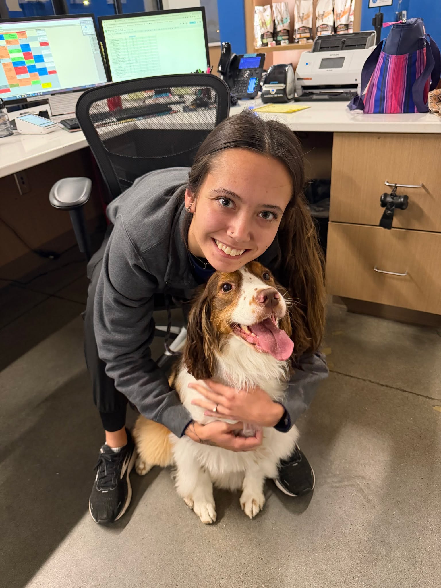 Top level care for your pups right when you walk in the door! Our front desk receptionist are here for your pup (cuddles included)! 🩵🐾