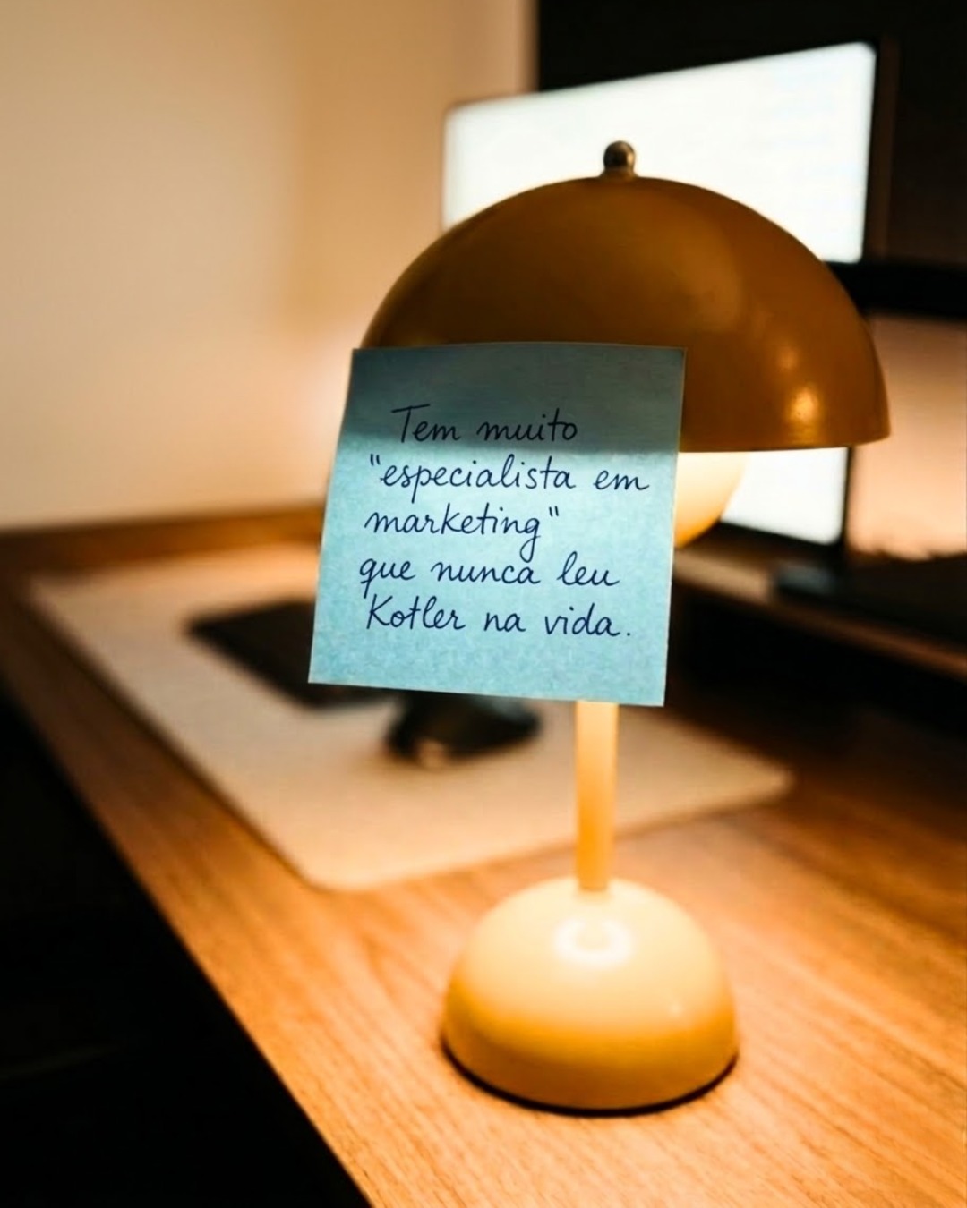 Tem coisas que nunca saem de moda: um bom café, um briefing alinhado e Philip Kotler.
Na LakeLab, a gente adora a inovação, mas não abre mão da base teórica que dá segurança para os nossos clientes. Inovar sem fundamento é apenas tentativa e erro.
Comenta "LAB" para entender melhor como funcionamos.