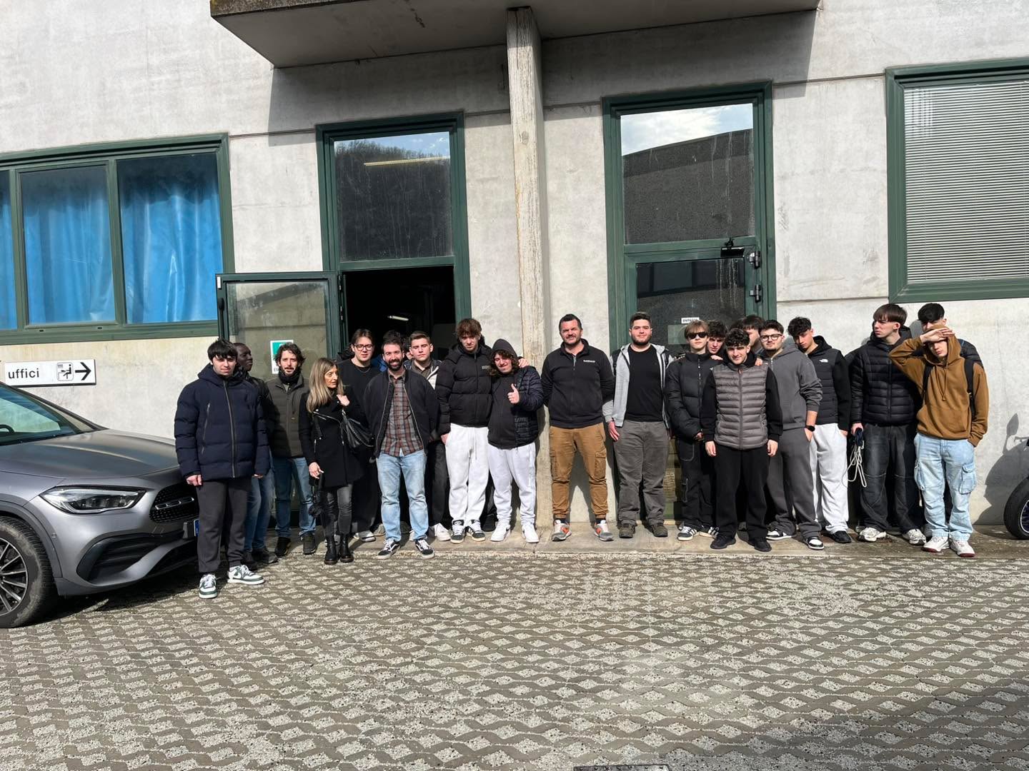 ➡️ Il Marconi visita le aziende del territorio:Baldacci Meccanica - Valbiano di Sarsina
♦️Le classi 4 e 5 dell’Itt Marconi meccatronica sono state accolte dal titolare Michele Baldacci per una full immersion legata al mondo della metalmeccanica e della robotica.
♦️Ad accompagnarli erano presenti gli insegnanti Prof ssa Vecci e Prof Pacini
#FuturoInsieme #ittmarconimeccatronica #ValleDelSavio #associazioneimprenditorivallesavio