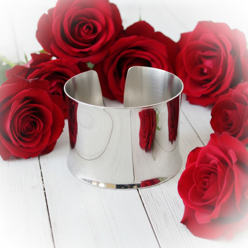 The kind of piece you reach for every day.
.
.
.
.
.
#bracelet #bracelets #everydayjewellery #braceletstack #simpleluxury #minimalstyle #jewellerylover #ukcreator #neutralaesthetic