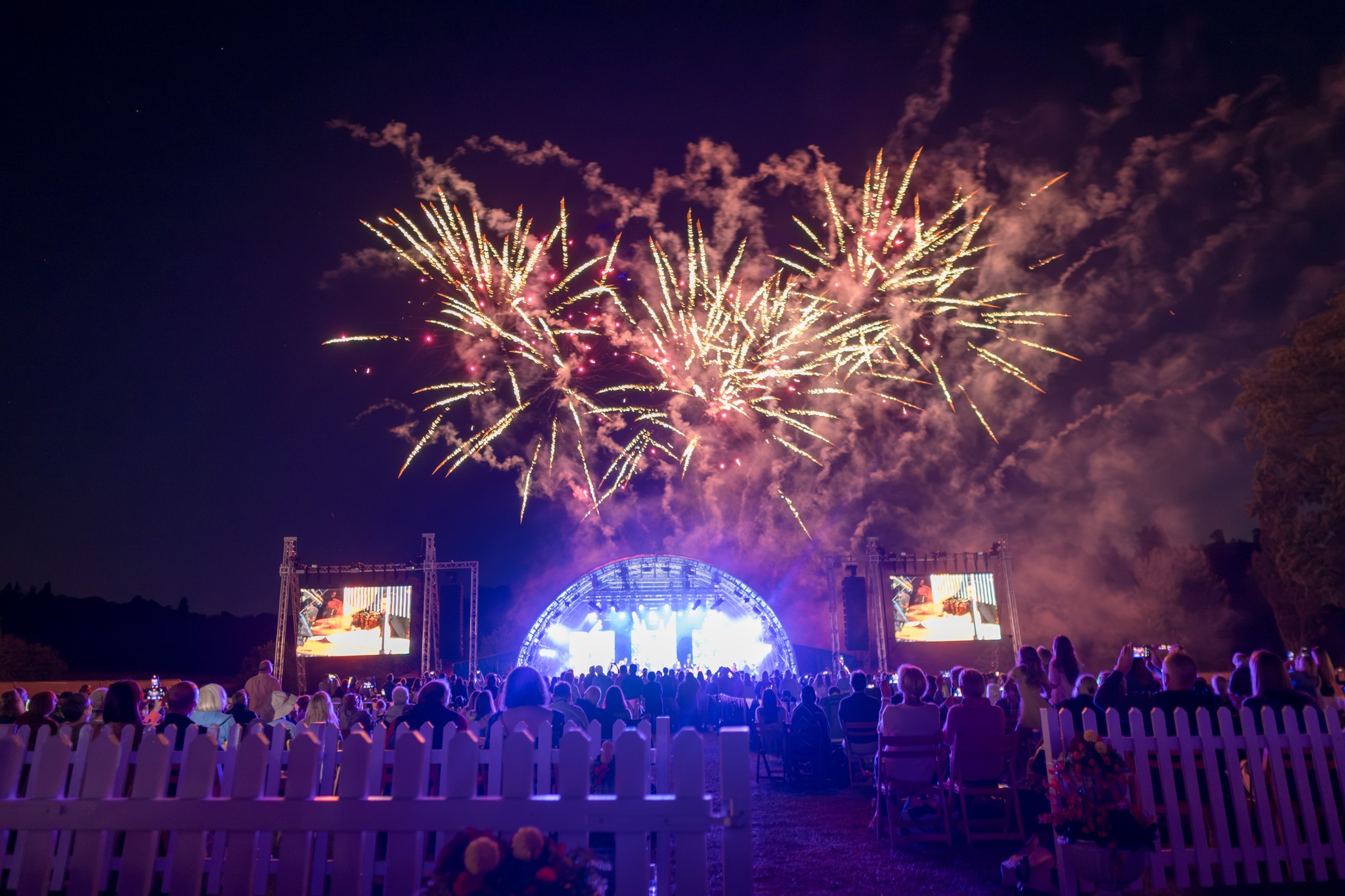 The perfect ending to a perfect summer festival. 🎆🎶
From the 7th to the 9th of August 2026 we are hosting three unmissable nights of fun and festivities. Live music, stunning views and a fantastic firework finale, you don’t want to miss this!
Tickets at Liveatloseley.com or link in bio!
#liveatloseley #musicfestival #surreyevents #guildford #summerfestivals #godalming #fireworks #augustfestivals #musicevents #familyfestivals @visitsurrey @loseley_park