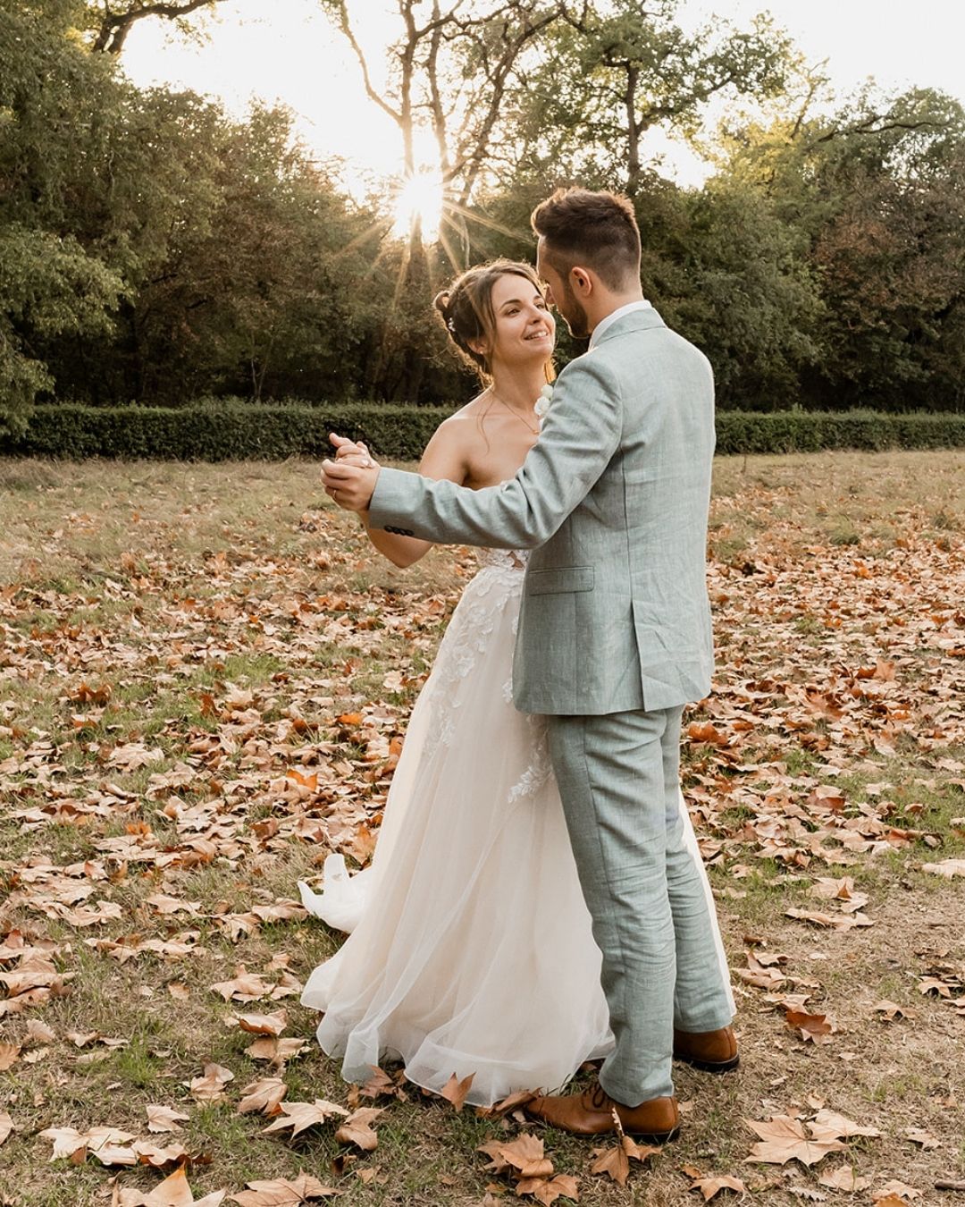 Actuellement en vacances, je vous partage du love et vous rappelle que je reste disponible pour traiter vos demandes par mails et MP 😀
—
Céline Brochado · photographe mariage à Toulouse
#photographemariagetoulouse #photographemariage #mariéetoulouse
—
Lieu : @domainederochemontes
Fleuriste : @poppy.et.daisy
Traiteur : @unchefdansvotrecuisinetraiteur
DJ : @nico_wax_dj
Groupe de musique : Mokko
Maquillage : @latelierbellezen
Coiffure : @liliyancoiffurepro
Robe : @marieedusud