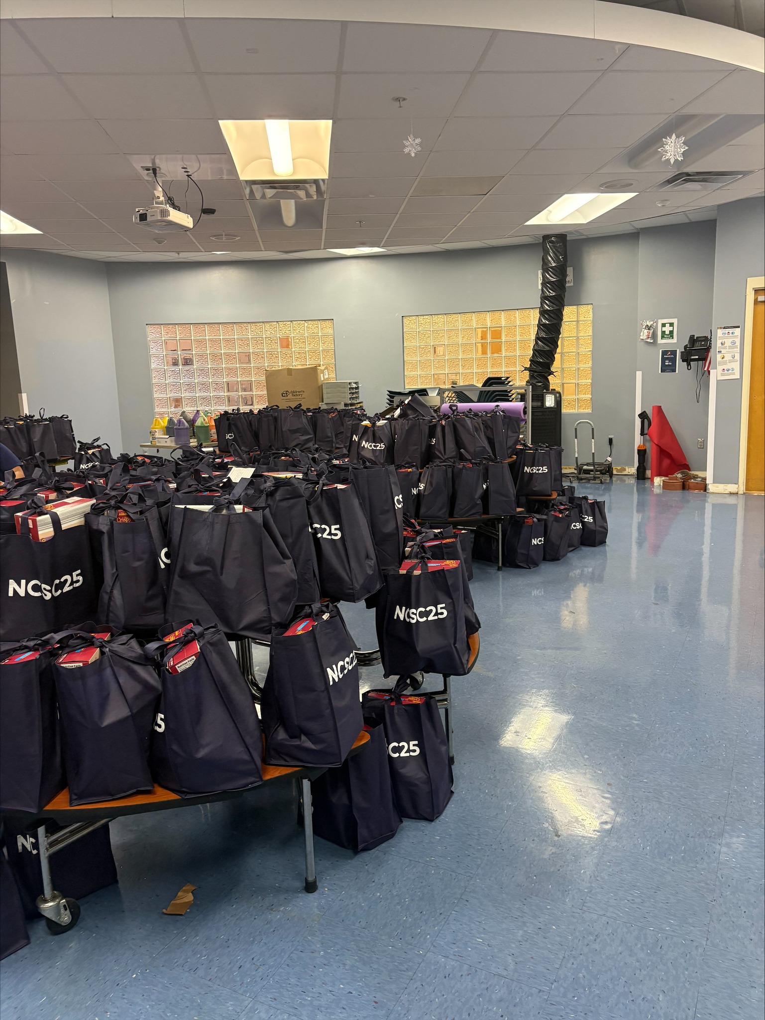 On Tuesday, March 10th, we prepared 400 food bags for children at UCP of Central Florida so they can have meals during Spring Break. 🍎
We are incredibly thankful for our friends at @volunteerucf and Phi Mu Alpha Fraternity for helping us pack these bags and support our community!🤝💙
Your time and generosity make a real difference for local families. . #CommunitySupport #SpringBreakMeals #Grateful