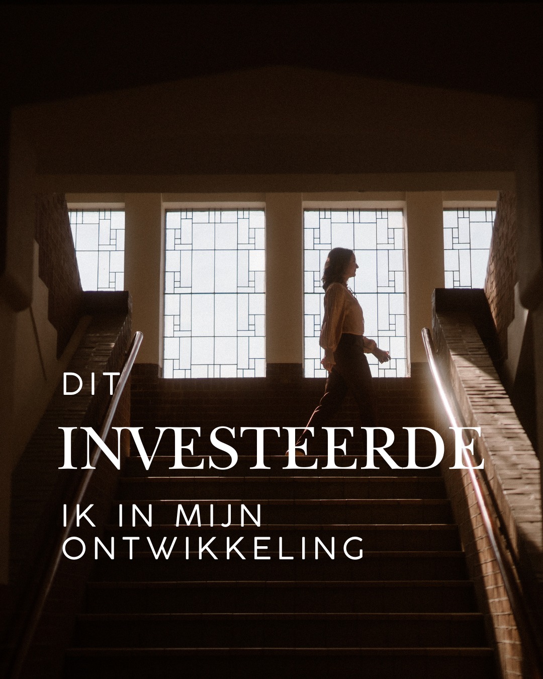 Even inhakend op de post die ik eerder deze week deelde
Daar kreeg ik verrassend veel reacties op in mijn DM van fotografen die daar een mening over hadden of vroegen of ze een keer met mij mee mogen naar een bruiloft om mee te kijken. Dat blijft een groot compliment 🥳
Maar ik dacht: misschien is het ook goed om ook de andere kant eens te laten zien; Dat wat er achter zit.
Ik heb namelijk even mijn boekhouding erbij gepakt en sinds 2022 heb ik €9644 (ex btw) uitgegeven aan mijn eigen kennis en ontwikkeling als fotograaf. In workshops, opleidingen en mentoring, in momenten waarop ik zelf weer even leerling ben.
Voor mij voelt dat eigenlijk heel vanzelfsprekend. Ik vind het belangrijk om te blijven groeien en mezelf te blijven ontwikkelen in wat ik doe.
Dus wanneer iemand met mij meeloopt tijdens de Real Wedding Experience, kijkt diegene niet alleen mee met een bruiloft. Je kijkt ook mee met alles wat daarachter zit. Met tien jaar ervaring in de trouwfotografie en met alle kennis waarin ik zelf nog steeds blijf investeren.
Ben je benieuwd hoe dat er in de praktijk uitziet, dan vind je op mijn website meer over de Real Wedding Experience ✨
#fotografieworkshop #lerenfotograferen #trouwfotograaf #trouwfotografie #trouwenin2026
Foto's door @stancefotografie