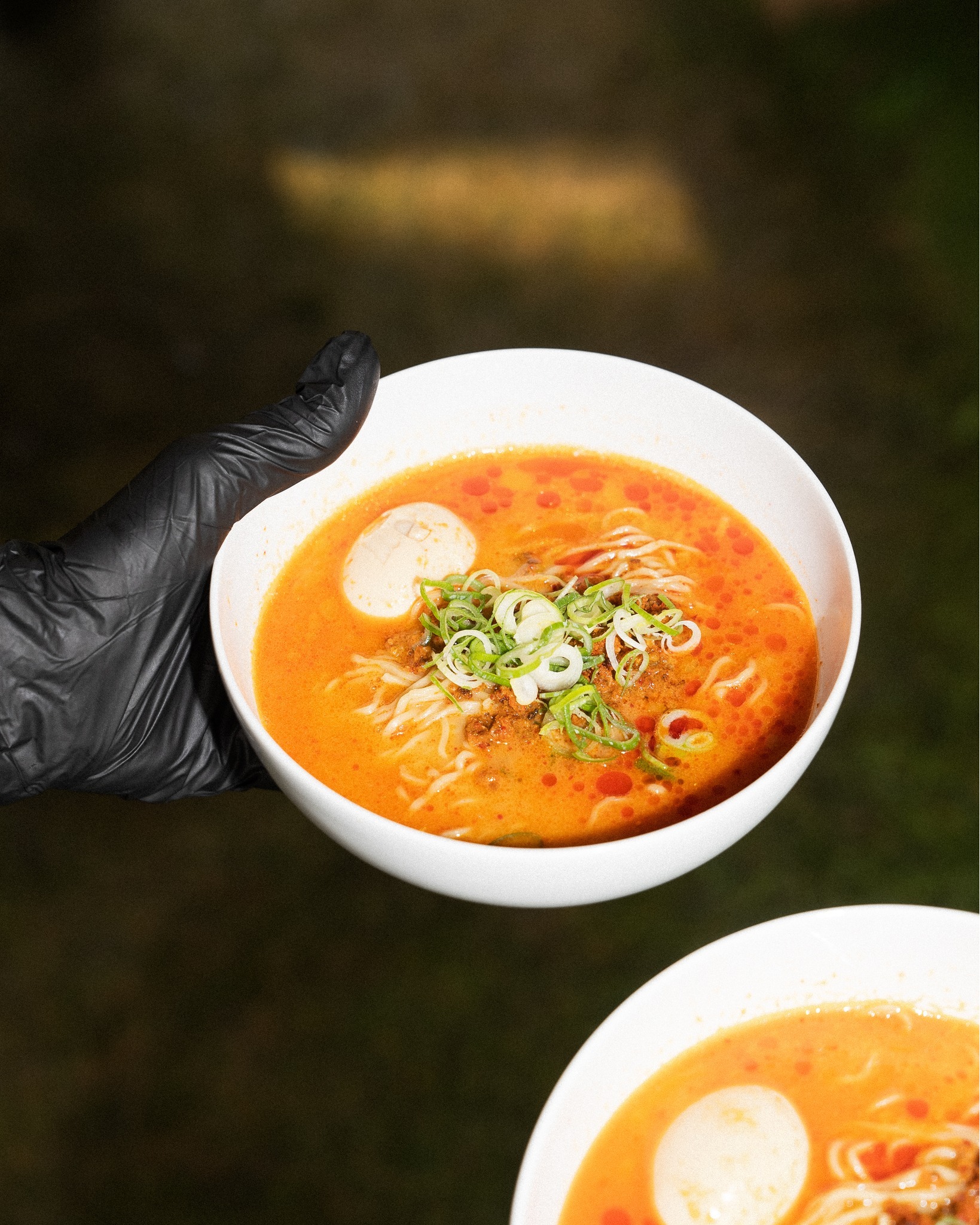 Snart tar Broth boy över köket på restaurang Sjöö- och vi har gjort det extra enkelt (och prisvärt) att uppleva kvällen fullt ut🍜
Från endast 1731 kr/person💥
(boende & hotellfrukost från 636 kr och 5-rätters meny 1095 kr/person)
Begränsat antal platser- säkra din bokning redan nu!