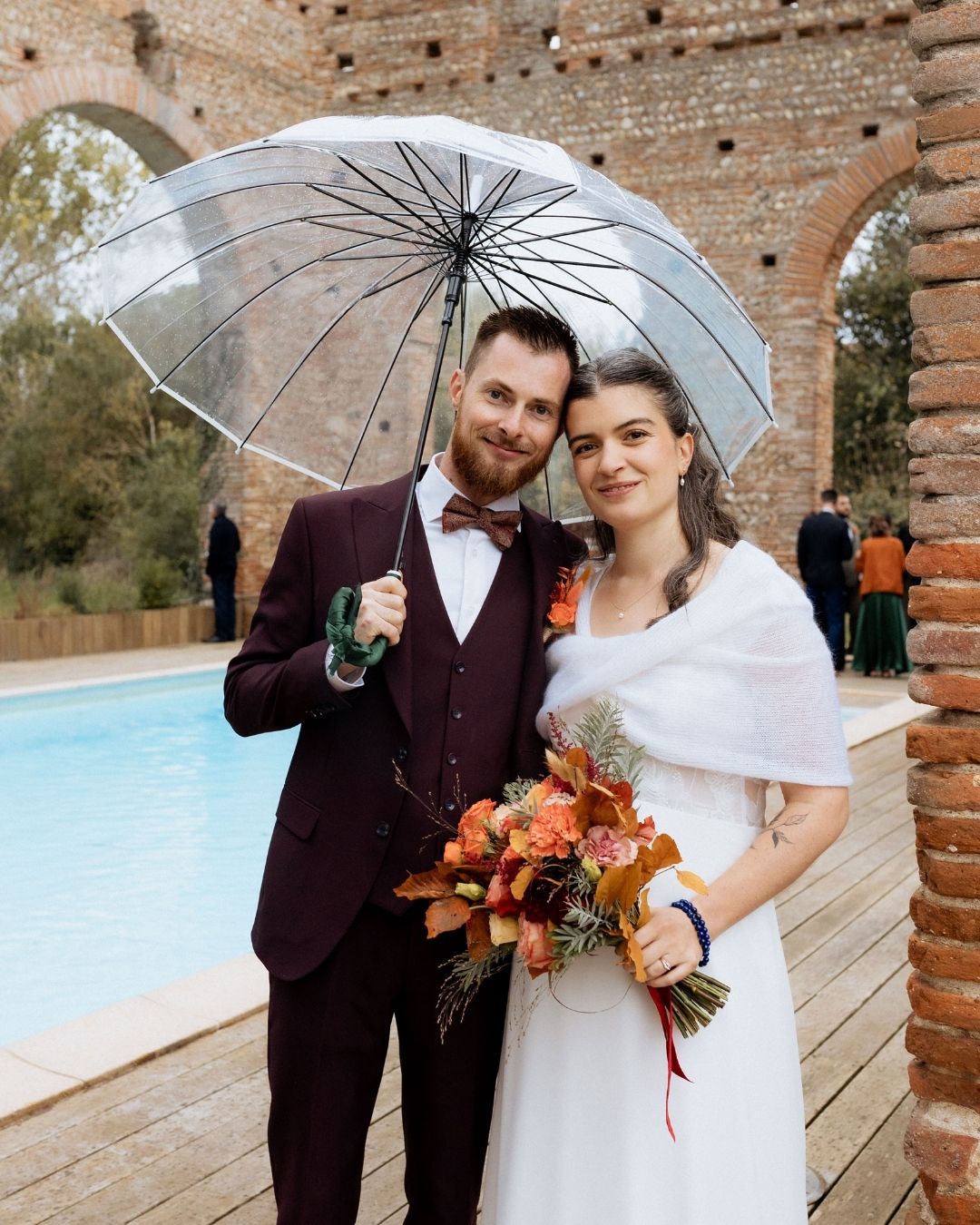 Je ne vous avais pas encore montré ce couple ?!
Les supers mariés d’octobre, du 25 octobre 🍂
Ils ont choisi un domaine canon, une saison que j’affectionne autant qu’eux, une déco… Dingo, avec un nombre d’origami suspendus (faits main) impensable, entourés des personnes qui comptent le plus.
Autant vous dire que ce fut une fin de saison super belle pour moi. J’avais déjà eu la chance de photographier cette famille et j’étais super contente de les retrouver pour marquer un autre temps fort de leur vie !
Domaine : @domainedubeyssacoff
Coiffure : @chloe_cameleon
Robe de mariée : @murielprando
Costume du marié : @latelier5
Fleurs : Atelier Botanic
Traiteur : @holocene.tlse
#photographemariagetoulouse #photographemariage #domainemariagetoulouse