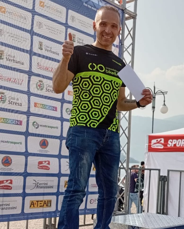 Lago Maggiore Half Marathon 🏃🏻♂️ 8 marzo 2026
Complimenti a @beppe77mid 🤩 che cominciato la stagione alla grande💥
Aggiudicandosi un 2° posto di categoria terminando in 1h20’46” 🥈
Grande! 👏🏻 Avanti così ! 🤩
@casadellottica_sa
@dynoptic
@lidlch
@farmaciasolduno.ch
@nikoneurope
@pissei @noe_gianetti #pissei
@performancesport
@giuliani_sa
@parisfalegnameria
@AMIfiduciaria
@gh_design_officineghidoni
#mezzamaraton #cdobikerun #run2026 #race #motivation