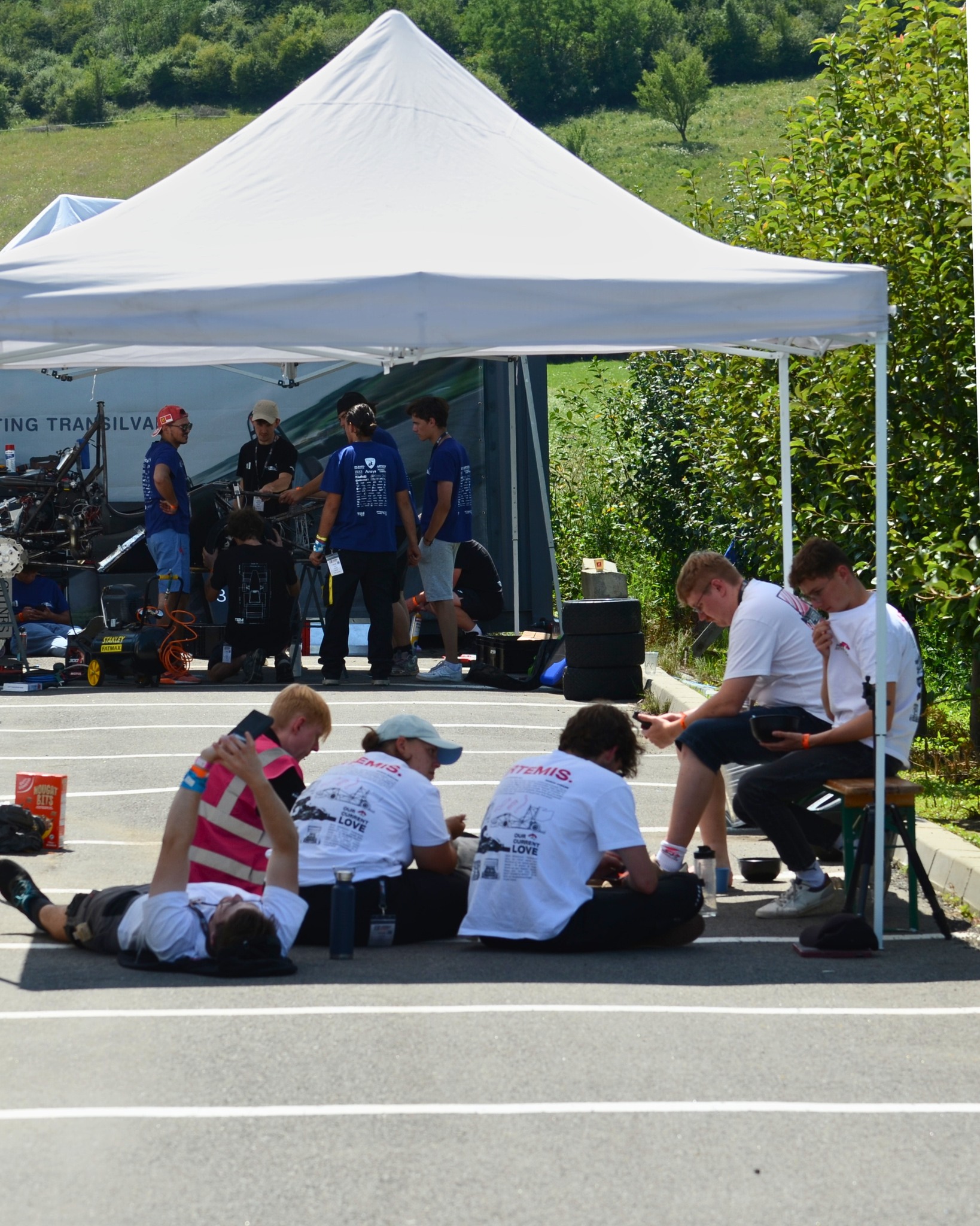 some assembly required. some rest also required.
.
.
.
#fsbalkans #formulastudent