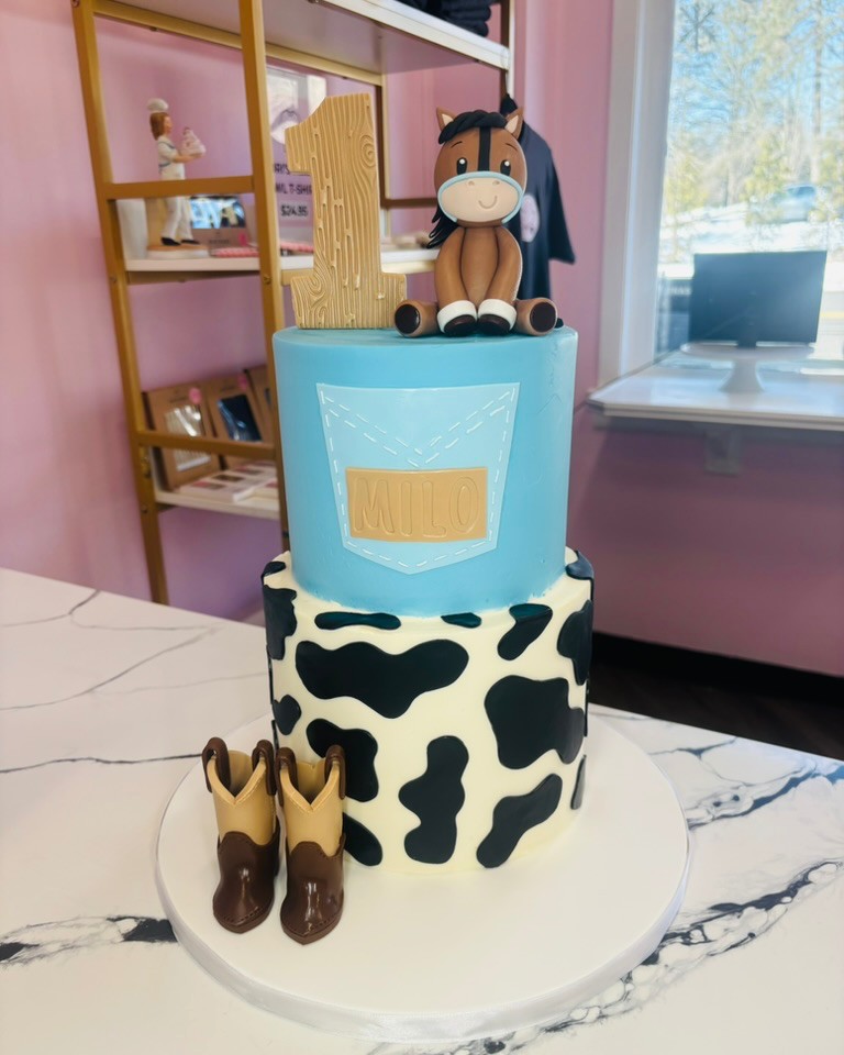 A little cowboy just turned ONE 🤠🐴
#firstbirthday #cowboybirthday #firstbirthdaycake #cowboytheme #customcake #customcookies #bergencountynj #bergencounty #bergencountybaker #northjerseybaker #njbaker #closternj