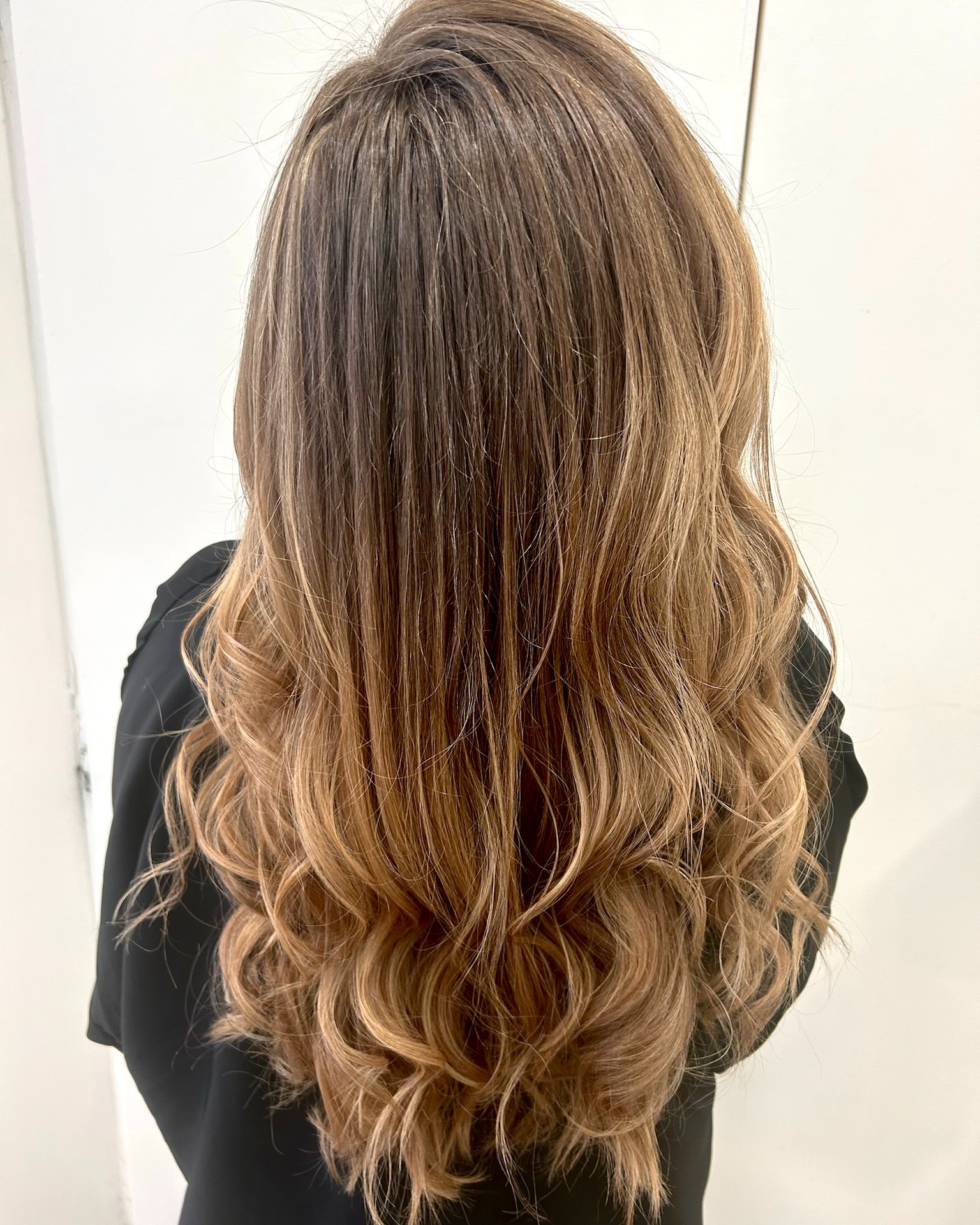 Avant/Après ✨
Rafraichissement tout en douceur avec des produits qui prennent toujours soin de vos cheveux. 🥰
#colorationvegetale #couleurnaturelle #blondnaturel
