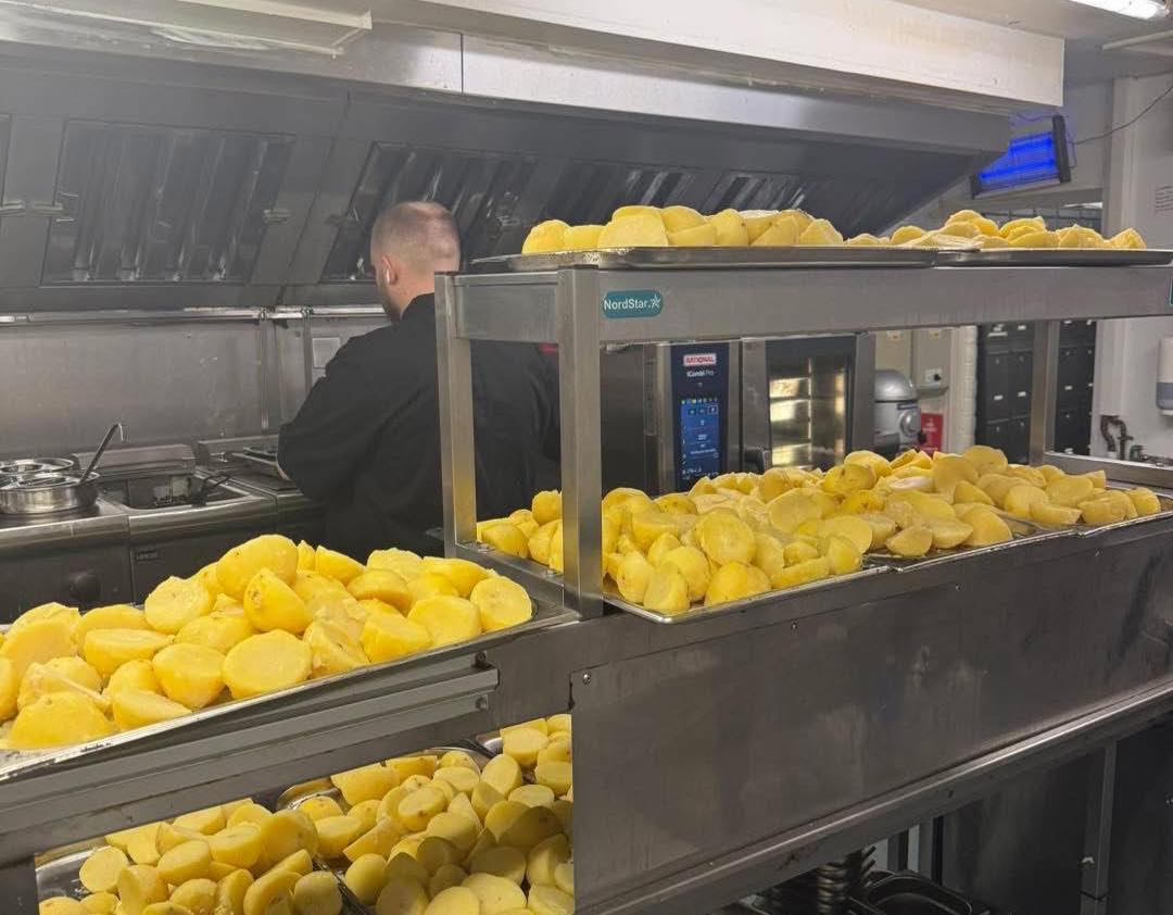 🚨 UNPOPULAR OPINION ALERT 🚨
Right… this might upset a few people.
But I'm going to say it anyway.
Chips are better than roast potatoes.
There. I said it. 👀
Before the pitchforks come out… we want to know where you stand.
👍 Team Chips
❤️ Team Roasties
But the real question is…
What’s the most controversial food opinion you have?
Examples we’ve heard before in the restaurant:
• “Steak is overrated”
• “Ketchup belongs on everything”
• “Medium-well is the correct way to cook a steak”
• “Salad cream is better than mayo”
Some of you are absolute criminals.
Drop your most controversial food opinion in the comments and we’ll pick one person to win a £40 Falcon voucher.
Let the chaos begin… 🍿
#FalconSteakhouse #FoodDebate #UnpopularOpinion #SteakLovers #WottonUnderEdge #CotswoldsFood #TeamChips #SupportLocal