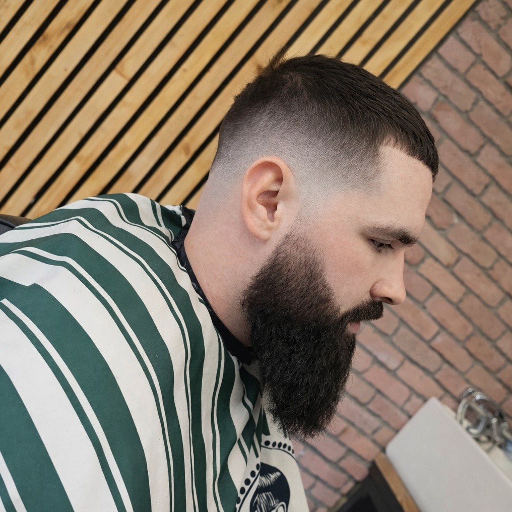 Restyle- skin fade with short boxed crop on top and a beard envy
Quality 50 mins putting the world to rights!
#barberlife #wirralbarbers #bebington #lovemyjob #restyle
