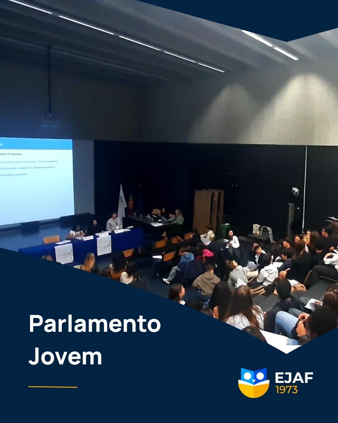 Nos dias 9 e 10 de março, os nossos alunos do 9.º ano, José Maria Henriques e Beatriz Oliveira, representaram o EJAF na Parlamento dos Jovens, na Sessão Distrital do Ensino Básico.
A sua participação e dedicação encheram-nos de orgulho, demonstrando o espírito cívico, o sentido crítico e o compromisso dos nossos alunos com a sociedade.
Parabéns pelo excelente desempenho! 👏💙
#EJAF #OlhosPostosNoFuturo