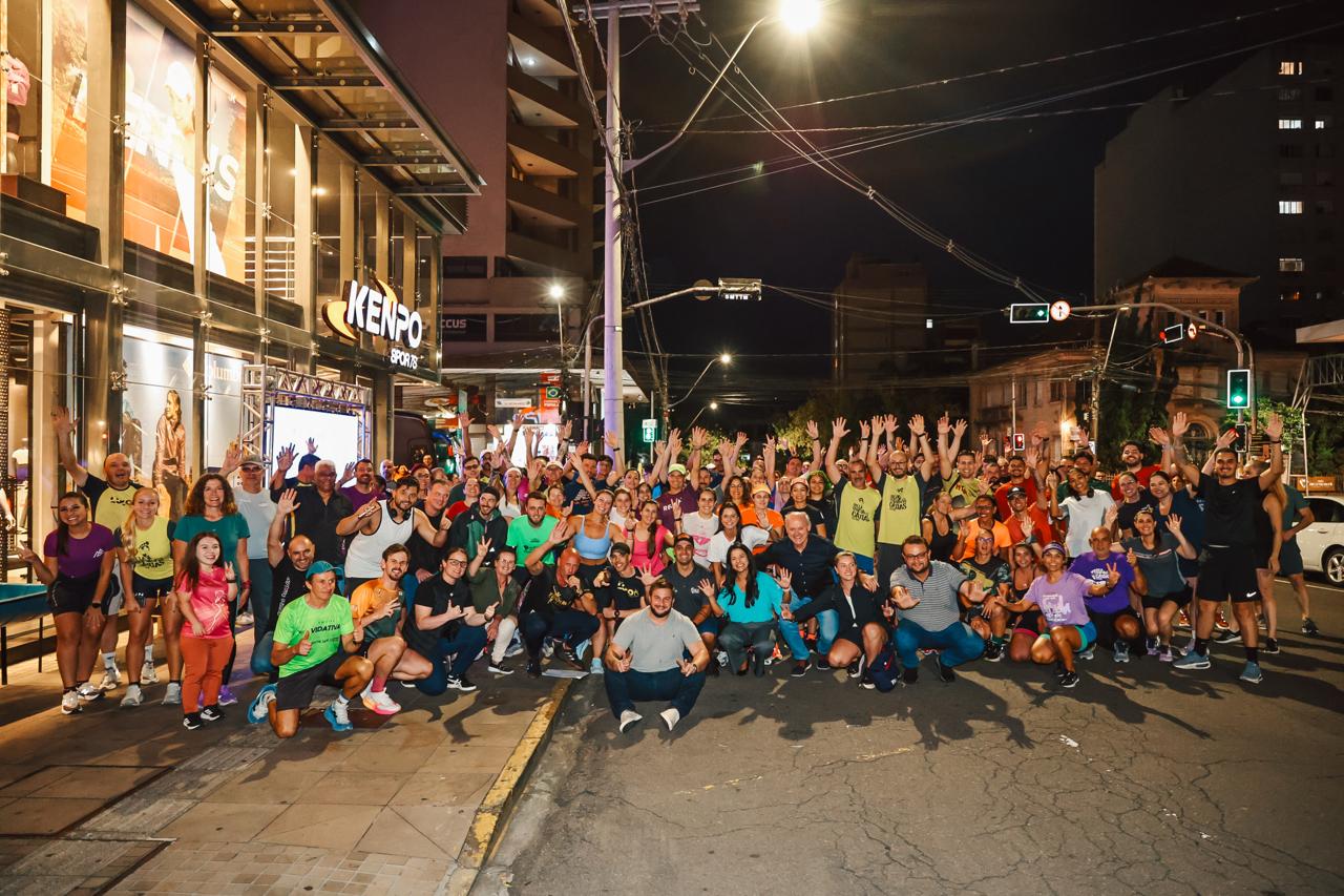 O lançamento da 11ª edição da Meia Maratona de Caxias do Sul foi simplesmente incrível! ✨🏃♂️🏃♀️
Uma noite marcada por muita energia, emoção e pelo espírito de superação que move a nossa corrida. Atletas, apoiadores, autoridades e apaixonados pelo esporte estiveram presentes para celebrar o início de mais uma edição.
Foi lindo ver tantas pessoas reunidas, compartilhando sonhos, metas e a paixão pela corrida. Cada registro desse evento marca o começo de uma nova jornada rumo aos dias 26 e 27 de setembro. 📸
Confira alguns momentos especiais desse lançamento e já comece a sentir o clima da prova!
📸@fottoserragaucha
#MeiaMaratonaCaxiasDoSul #EsporteÉVida #Superação #CorridaDeRua