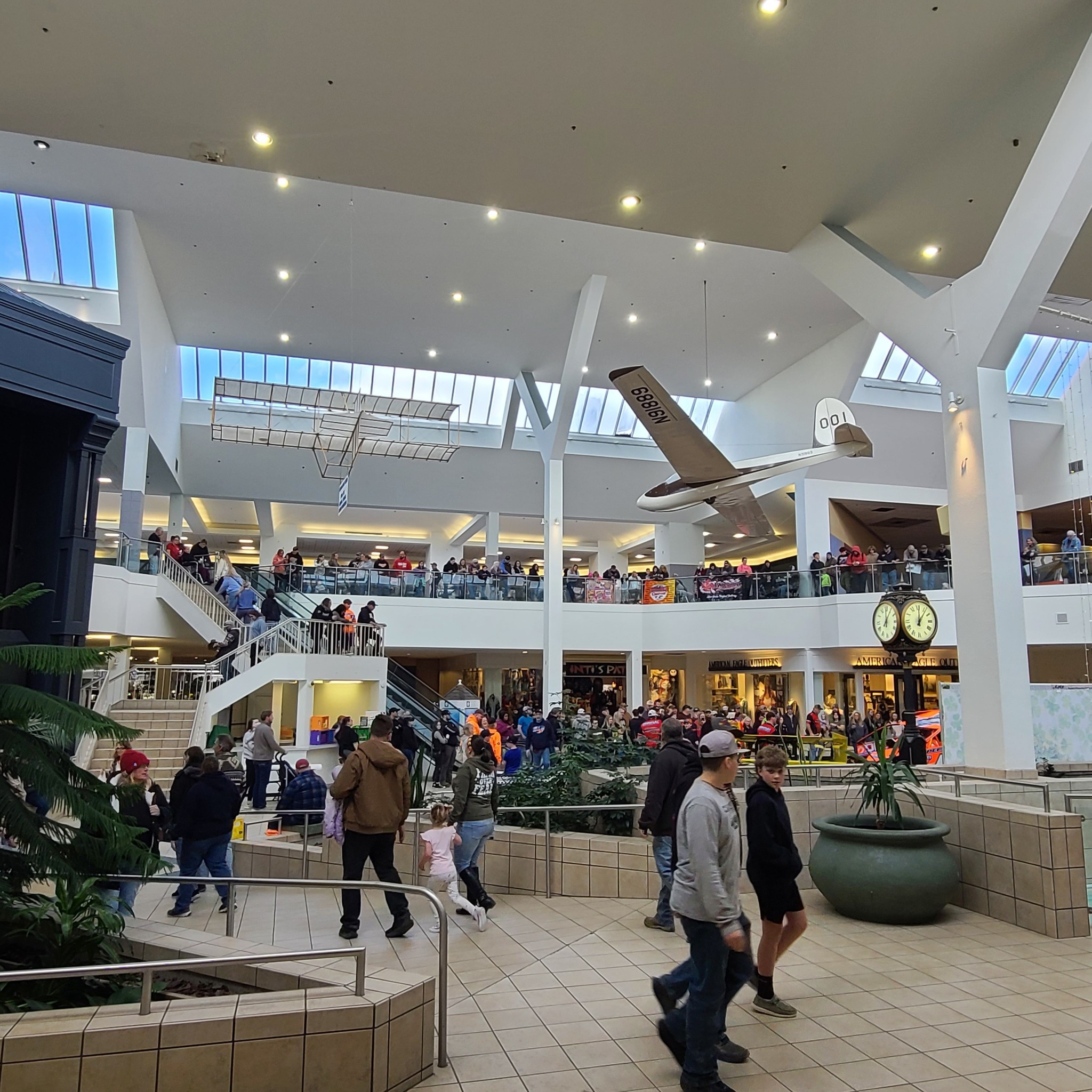 Funny how everybody tries to get internet points by posting and piling on photos of the mall when it's empty..
But when the mall is hopping, everybody gets real quiet.
Those cherry-picked negative posts do real damage to your local businesses. Maybe you should stop by the mall this weekend and stop believing everything you see some fool post online because they want to go viral.
We're open til 8 tonight! 🎮