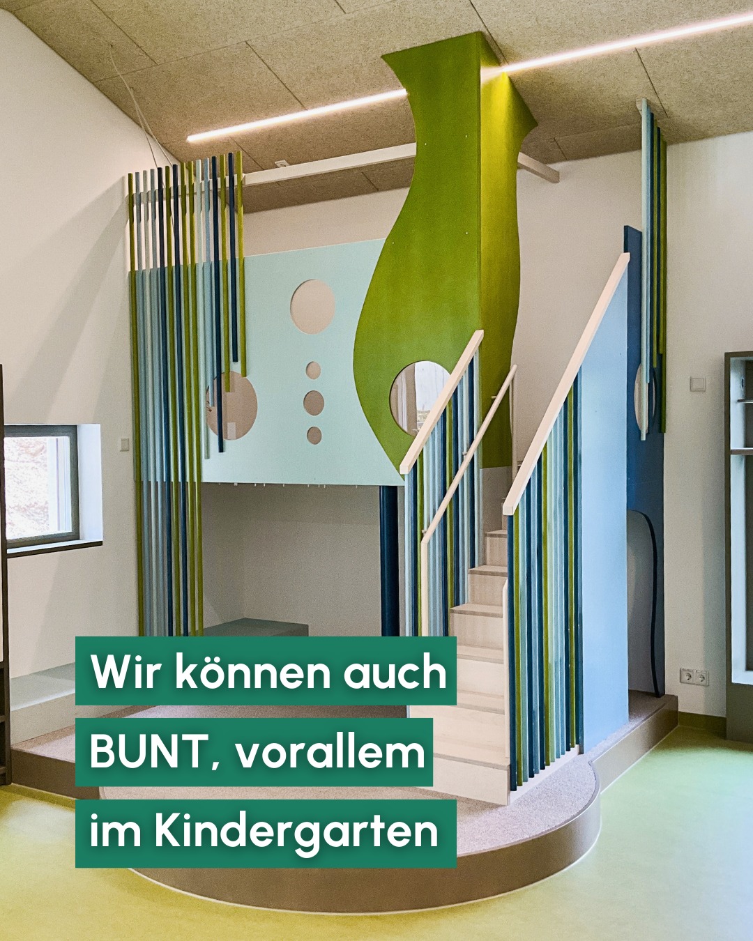 Nicht alles muss immer nur weiß sein, denn Farben kommen langsam wieder zurück in den Trend. 🎨
Gerade in Kindergärten sorgen farbige Möbel für eine lebendige Atmosphäre und helfen dabei, Räume freundlich und lebendiger zu gestalten.
In unserer Lackierwerkstatt können wir individuelle Farbwünsche umsetzen und Möbel genau so gestalten, dass sie zum Raum und zum Konzept der Einrichtung passen. 🪵
#Schreinerei #Lackierung #Innenausbau #Farbtrend #Objekteinrichtung #Holzverarbeitung #Neumarkt #Farbtrend