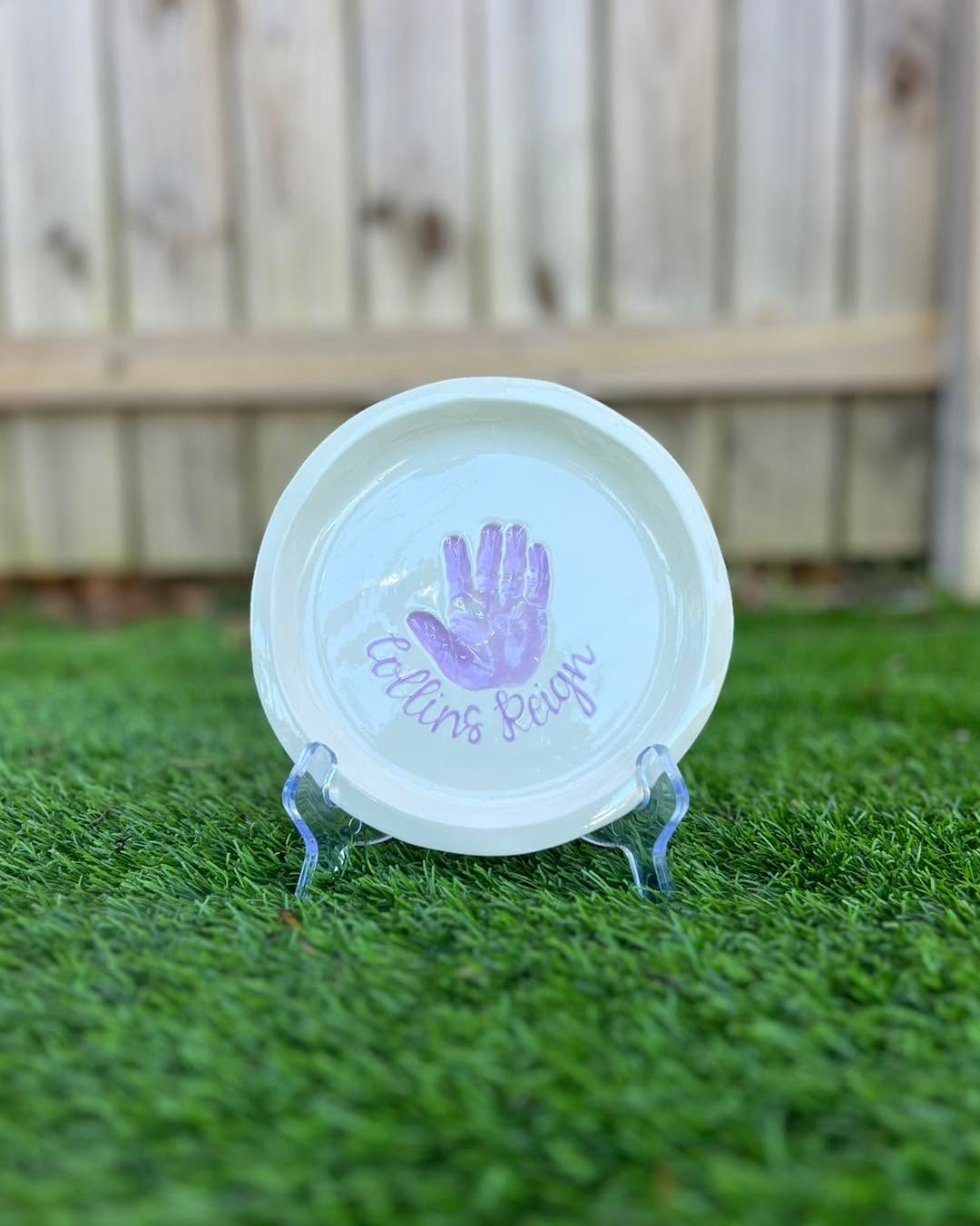 Ring dishes are a beautiful way to capture your baby when they’re still teeny tiny and become a piece that you can use everyday!
Our appointments are always open 180 in advance so if you or someone you know is having a summer baby, book now so it’s off your to-do list!
Link and pricing are in my bio!