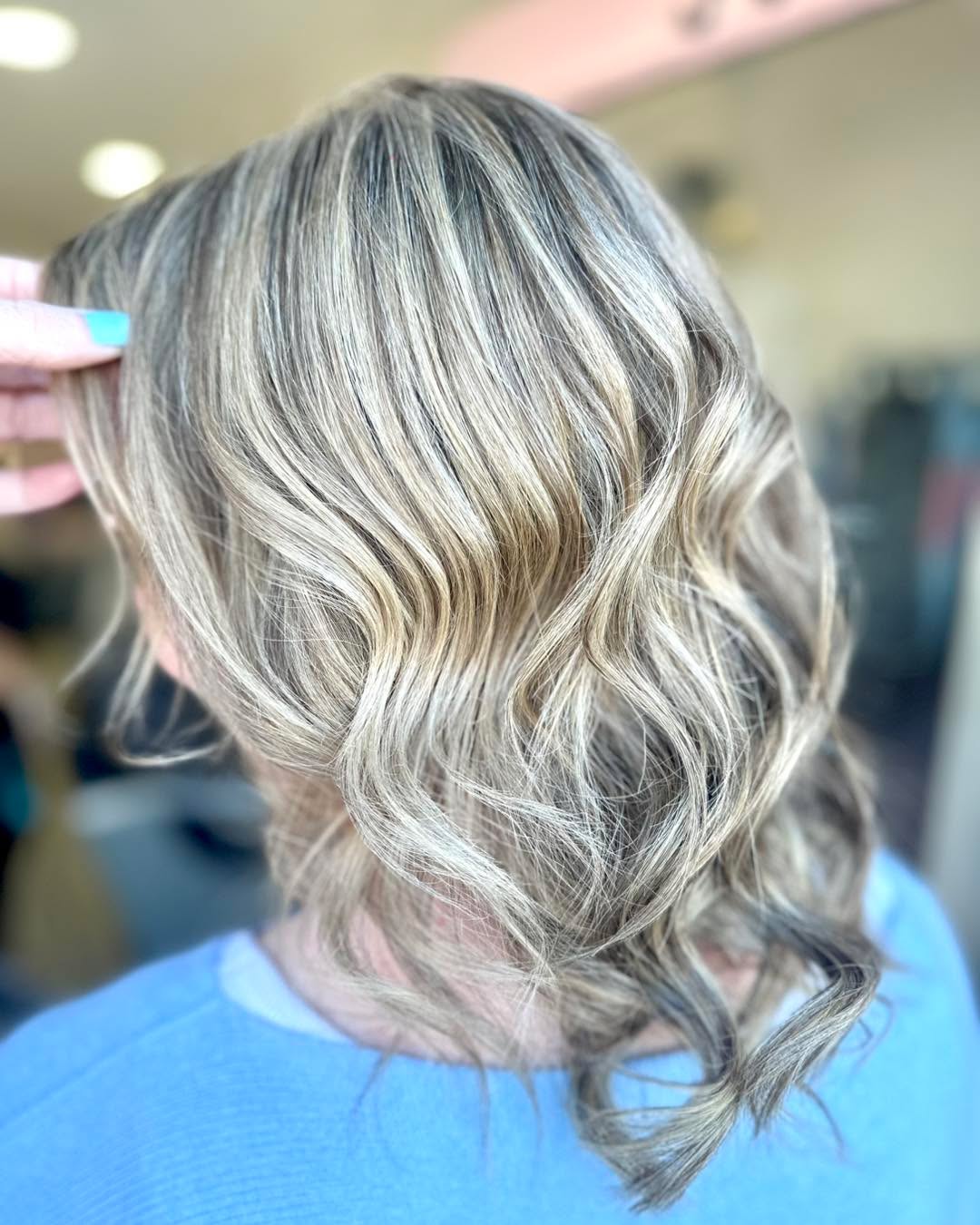 Fresh dimension, flawless blend ✨
We created a beautifully balanced look with a full head of highlights and lowlights, adding depth, brightness, and that clean, seamless finish. All perfected with the dreamiest toner for the ultimate glow 🤍
Created by Courtney 🫶🏻
#highlights #lowlights #lowlightsandhighlights #milkshakehairuk #milkshakesmoothies #keynsham #keynshambusiness #thehaircourt