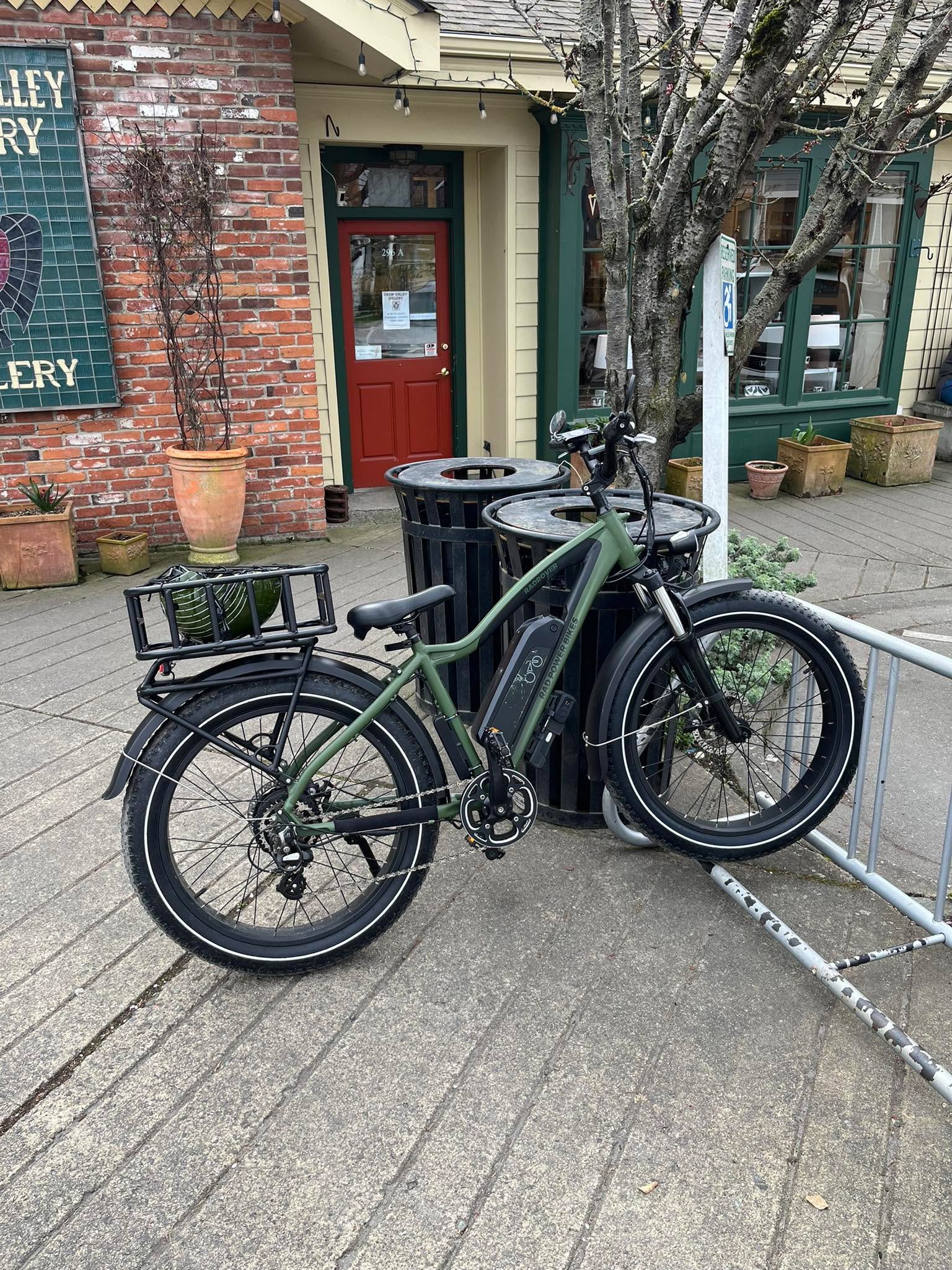 When I asked the woman in the shop if I should lock up my bike, she laughed and said, “Don’t worry about it. Where are they going to go?” #islandlife #orcasisland #electricbike