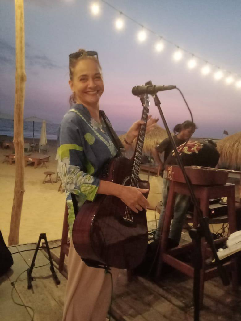 Changing career paths🤪Auditioning for back-up singer for the band FOREPLAY. Thanks Sherry and Jimmy for the opportunity, I wont let you down🥰🤣🤣🤣@scheherazadeasmone @jimi_jester @we.are.foreplay