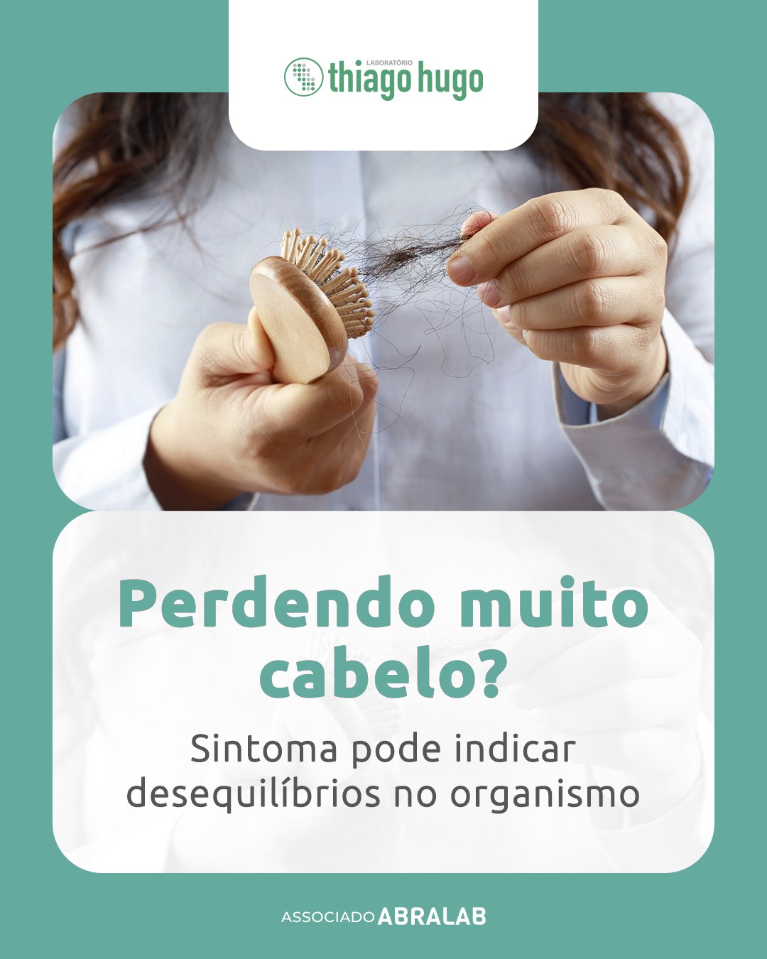 Uma pessoa pode perder até 100 fios de cabelo por dia. Mas quando passa disso, pode sinalizar que algo está errado no organismo.
Em muitos casos, esse sinal está relacionado a alterações internas do organismo, que precisam ser investigadas. Entre as causas mais comuns estão alterações hormonais, metabólicas e inflamatórias, estresse intenso e fadiga prolongada.
Outro problema frequente são as deficiências nutricionais, como:
🔹 Biotina (B7) e complexo B: afetam crescimento, resistência e produção de queratina
🔹 Vitamina A (retinol): ajuda a controlar a oleosidade do couro cabeludo, prevenindo fios secos e quebradiços
🔹 Vitamina C: combate radicais livres e melhora a oxigenação dos folículos
🔹 Vitamina D: fundamental para a regeneração e a estrutura dos folículos capilares
🔹 Vitamina E: protege contra o estresse oxidativo e fortalece os fios
🔹 Ferro e zinco: essenciais para combater a queda e nutrir o couro cabeludo
Os exames laboratoriais ajudam a identificar a origem do problema, permitindo um acompanhamento mais seguro e direcionado, fundamental para evitar a progressão da queda e auxiliar no tratamento adequado.
👉 Fale conosco e saiba quais exames podem ajudar na investigação da queda capilar.
🔬Laboratório Thiago Hugo
☎📲 Whatsapp ou Call Center (38) 3531-8650
📧 contato@laboratoriothiagohugo.com.br
📍Unidades em Diamantina, Patrocínio, Conceição do Mato Dentro e região.
Para mais informações, acesse o site:
🌐 www.laboratoriothiagohugo.com.br
#diamantinamg #conceiçãodomatodentro #patrocinio #laboratoriothiagohugo