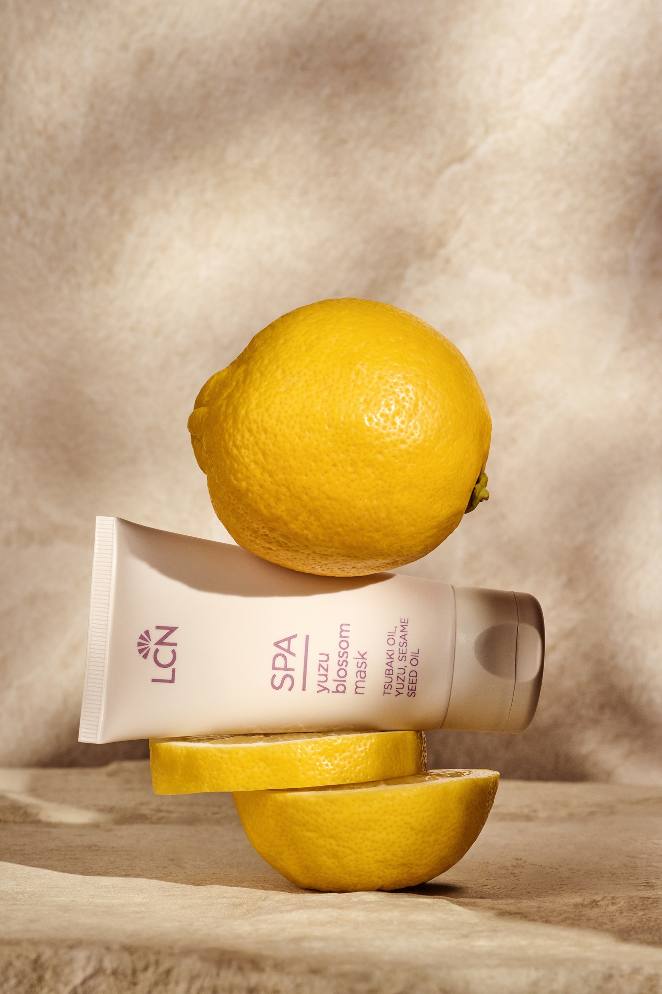 A moment of pampering for your skin 🍋
The LCN SPA Yuzu Blossom Mask gives you exactly what your skin needs right now:
intensive care, noticeable regeneration, and a feeling of pure wellness.
The delicate texture envelops your skin like a spa ritual, while the elevating yuzu scent indulges your senses 🌸
For a radiant, supple complexion and that incomparable glow after every use.
Treat yourself to some downtime.
Give your skin a boost of energy.
Ready for your personal spa moment?
Discover it now & fall in love 😍
#spa #pamperingmoment #wellness #glowskin #selfcare