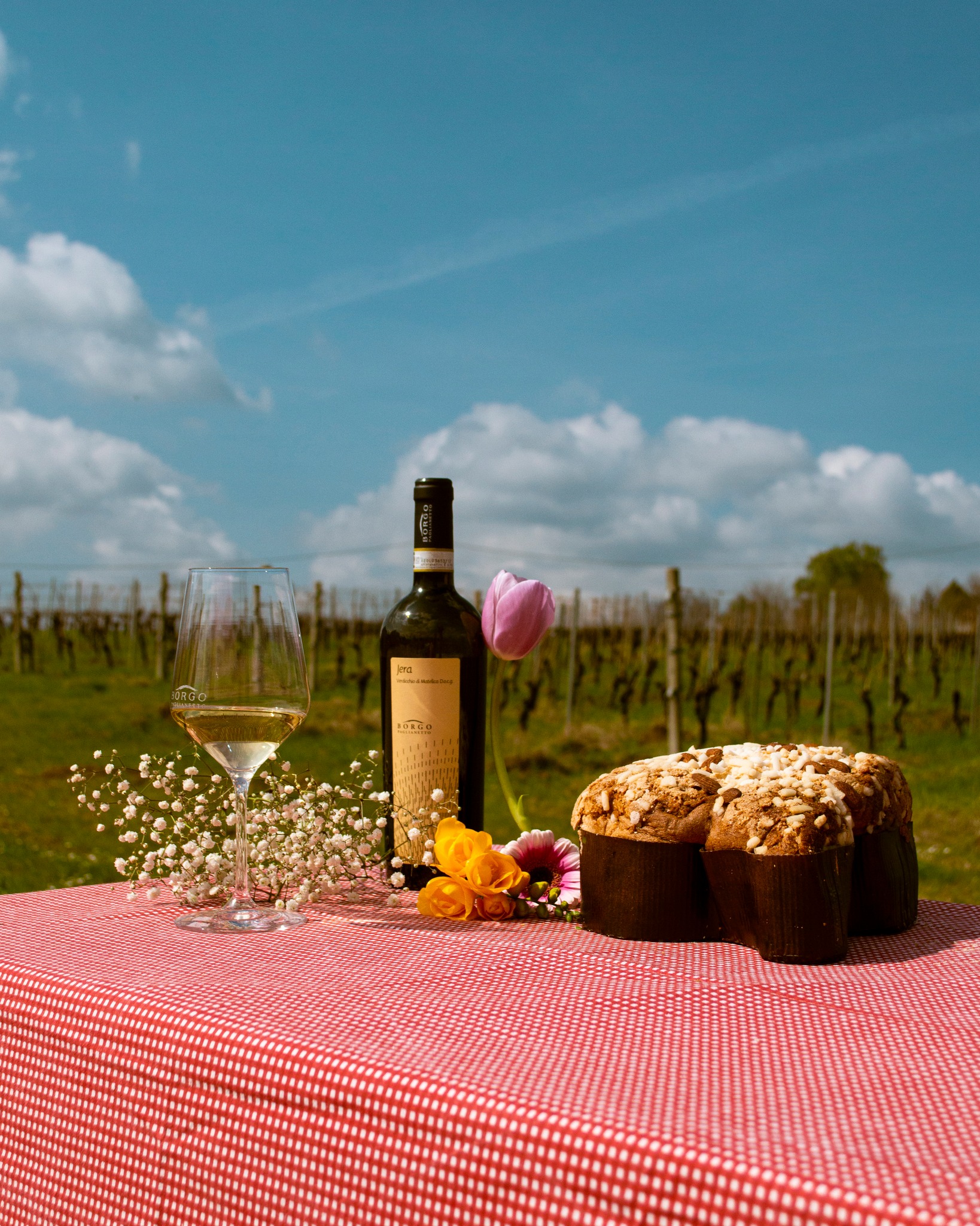 Che questa Pasqua🐣si riveli come un grande vino: armoniosa, preziosa e indimenticabile. I nostri migliori auguri.🍷
May this Easter 🐣 unfold like a great wine: harmonious, precious, and unforgettable. Our warmest wishes.🍷