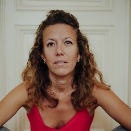 🌟 ON VOUS PRÉSENTE NOTRE DIRECTRICE ARTISTIQUE !
Derrière IDEALS Théâtre, il y a Samantha Grassian : comédienne, chanteuse, metteur en scène, et surtout, une passionnée de scène.
Formée à Paris (Les Ateliers du Sapajou) et à New York (Hunter College), elle a toujours navigué entre théâtre et musique, avec une conviction : l’art doit rassembler, émouvoir, interpeller et surprendre.
Aujourd’hui, elle met son énergie et sa créativité au service d’IDEALS Théâtre, pour des projets où l’humain et l’artistique ne font qu’un.
#IDEALSTheatre #DirectriceArtistique #Theatre #Passion #Culture
#idealstheatre33 #idealstheatre