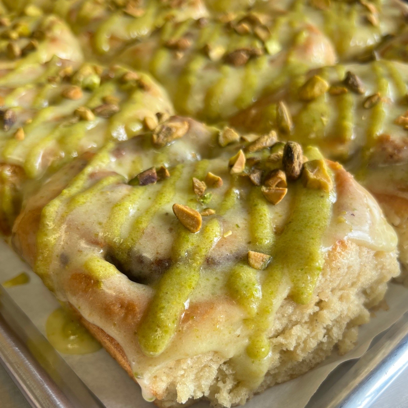 🍀💚 Feeling a little lucky?
Our Pistachio Cream Cinnamon Roll is here bringing the Irish vibes — a soft, gooey cinnamon roll topped with luscious pistachio cream that’s rich, nutty, and just festive enough for St. Patty’s season.
It’s green, it’s dreamy, and it might just be your lucky bite of the day. 🌈😉
#senzaglutenfree #glutenfreebakery #pistachiocream #cinnamonrolllove #stpatricksdaytreats #luckyflavors