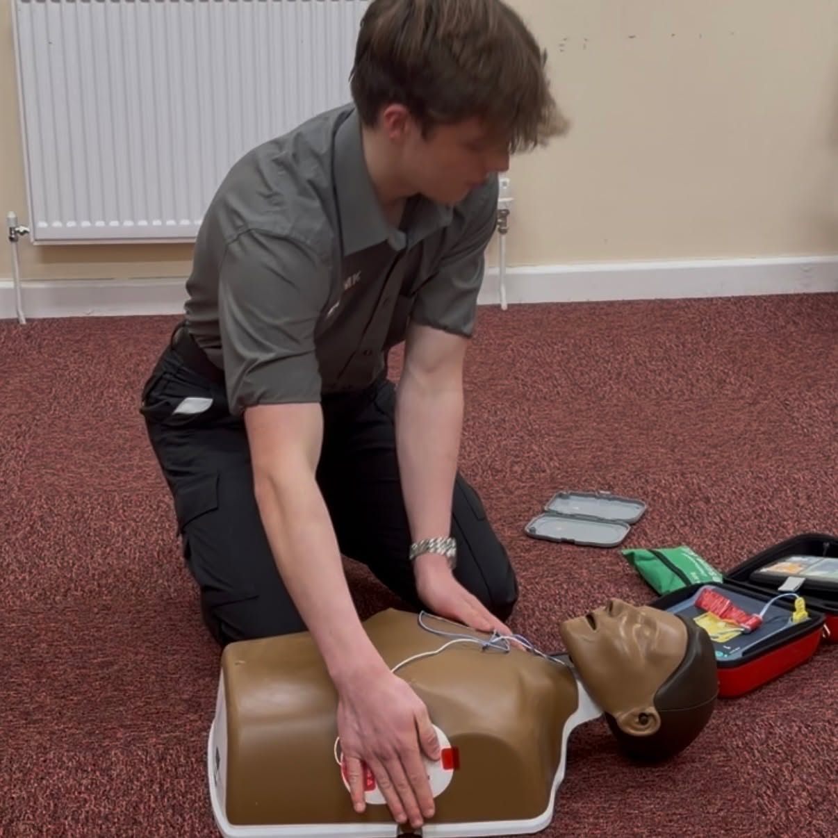 Did you know CPR can double or triple survival?
When someone suffers a cardiac arrest, every minute without CPR reduces their chance of survival.
Immediate CPR can double or even triple the chances of survival while waiting for emergency services to arrive.
Many people are surprised to learn that most cardiac arrests actually happen at home, not in hospitals.
That means the person who starts CPR is often a family member, friend, or colleague.
Learning CPR does not take long, but it can give you the confidence to act when it matters most.
If you would like to learn CPR, defibrillator use, and other practical life saving skills, we run regular First Aid courses here in Milton Keynes.
https://training.dtmk.co.uk
enquiries@dtmk.co.uk
01908 112111
#DTMK #FirstAid #FirstAidTraining #MiltonKeynes #Bletchley #CPR #Defibrillator #EmergencySkills #PreparedPeople
