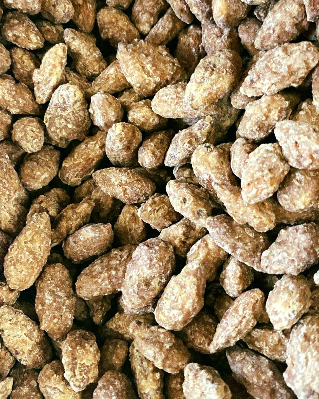 AMANDES PRALINÉES
Parce que vous les aimez beaucoup !
Des amandes rôties à sec, sucre de canne, sel de mer, arôme naturel...c'est tout!
✅Disponible en vrac
NaturSource : une compagnie de Dorval ♥
Ayant pour mission d'offrir des délicieuses collations saines et nutritives en toute simplicité avec des ingrédients de qualité! #espaceorganique #longueuil #villedelongueuil