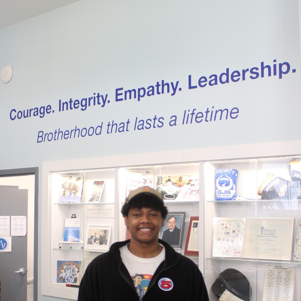 Another week coming to an end! On Wednesday, Darius '20 stopped by to say hi to his former administrators, faculty, and staff. Also an alum of @thethacherschool, he gave valuable advice to a few of our 8th graders and others interested in going on to Boarding School after GJA. Our brotherhood that lasts a lifetime.
#FinancialAidForAll #HaveAGJADay #NeedBlindAdmission