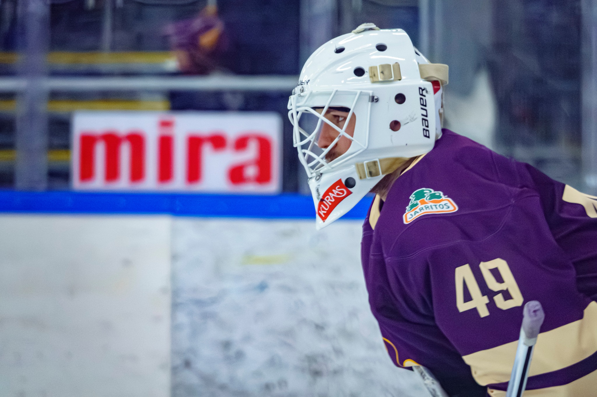 🧱 LIGAENS BESTE MÅLVAKT! 🧱
Fabian Plogås går inn i sluttspillet som den beste keeperen i HockeyLiga1. Vi har tatt en prat med @grunerhockeyofficial-målvakten om redningsprosenten på knallsterke 92,8 %, ritualet med venstreskøyta, og om at han må til bakeren for donuts og kake! 🍩☕️
Sjekk link i bio for hele intervjuet og den offisielle keeperbørsen for serien! 🏒
#2hockey #hockey4you #norskishockey #norskhockey #hockeyliga1