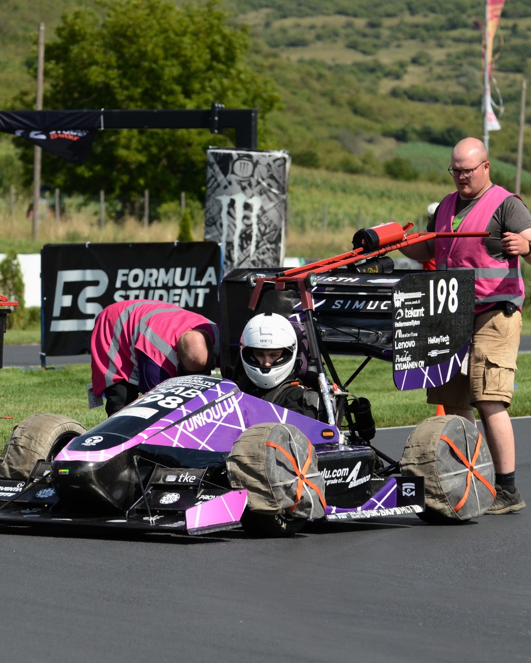 saving the grip 🛞
.
.
.
#fsbalkans #formulastudent