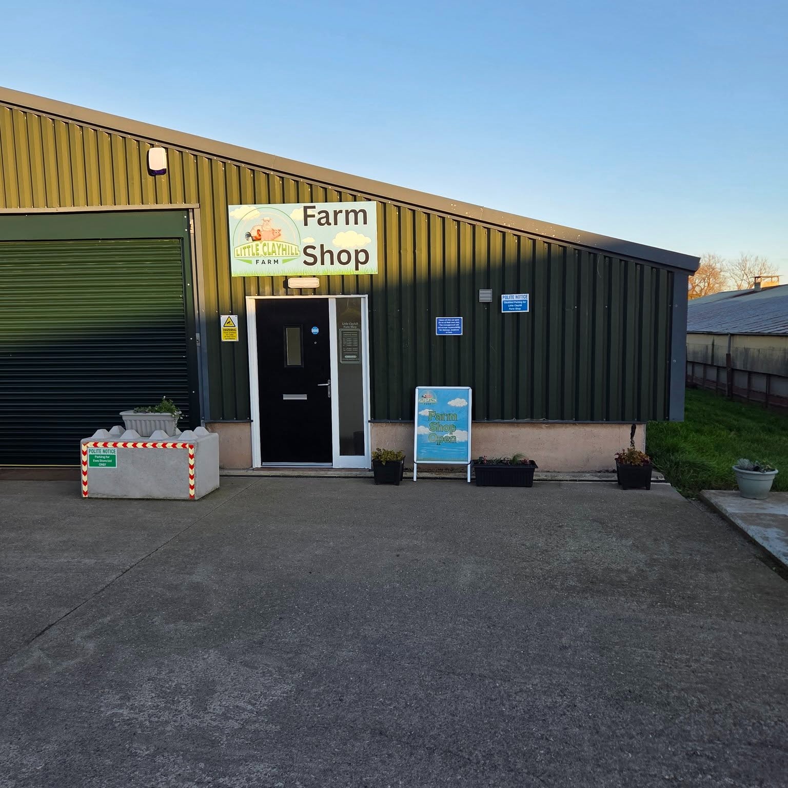 Need to pick up something fresh without doing a full supermarket shop?
Pop into Little Clayhill Farm Shop for local produce, fresh favourites and farm shop treats, all in a quick and easy stop.
We are ideal if you are nearby and want to grab something good for dinner, top up the fridge, or support local while getting quality food.
If you have never been in before, this week is a great time to give us a try.