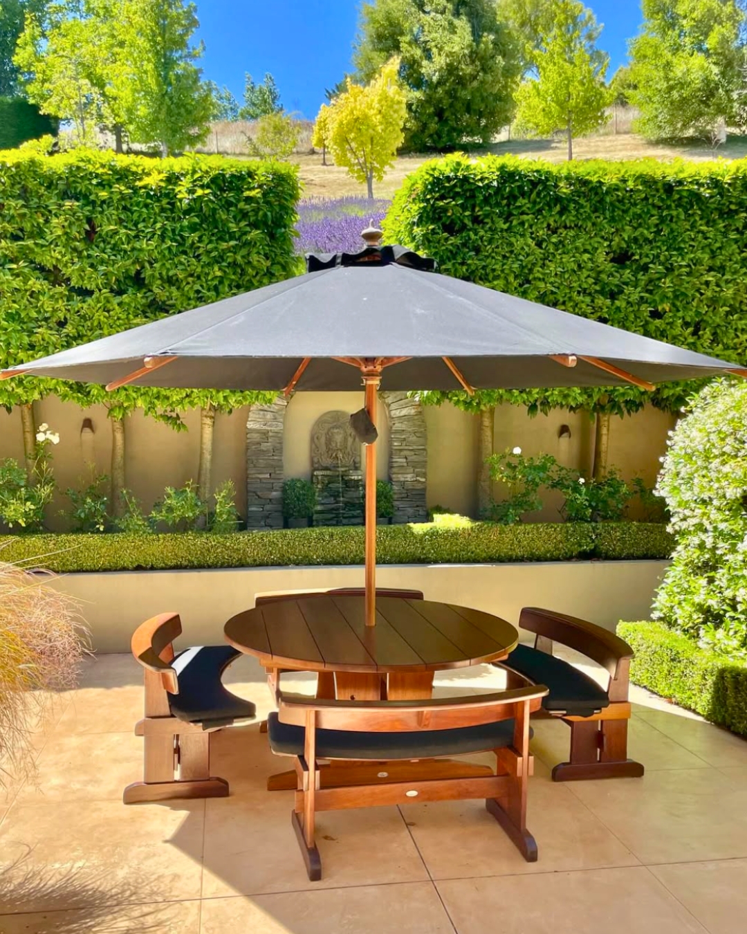 Weekend moments begin here.
An Ethan Setting naturally draws people in. The circular design creates a space where conversation flows easily, meals are shared, and time outdoors stretches a little longer than planned.
With generous seating, beautiful hardwood craftsmanship, and shade from the umbrella above, it becomes more than outdoor furniture. It becomes the place everyone gathers.
The kind of setting that invites you to sit down, stay awhile, and enjoy the moment.
Proudly Designed & Handcrafted in New Zealand Since 1984.
Explore more on our WEBSITE, link in bio!