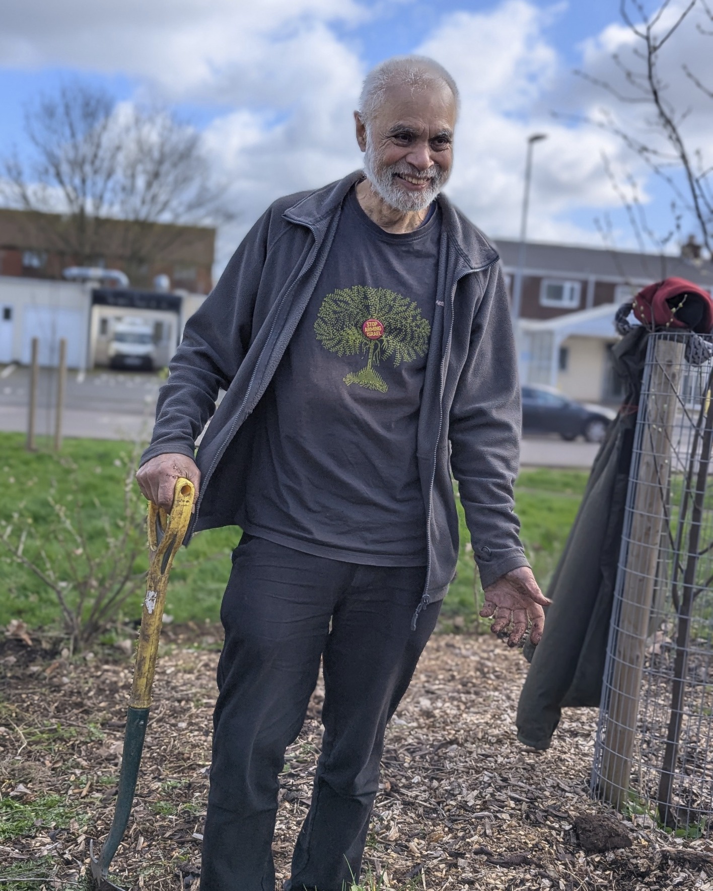 At #ReasideForestGarden in #BalsallHeath last Wednesday, before the sun and blue skies were lost to cloud, but we made sure we got as many jobs done as we could. Well done team!