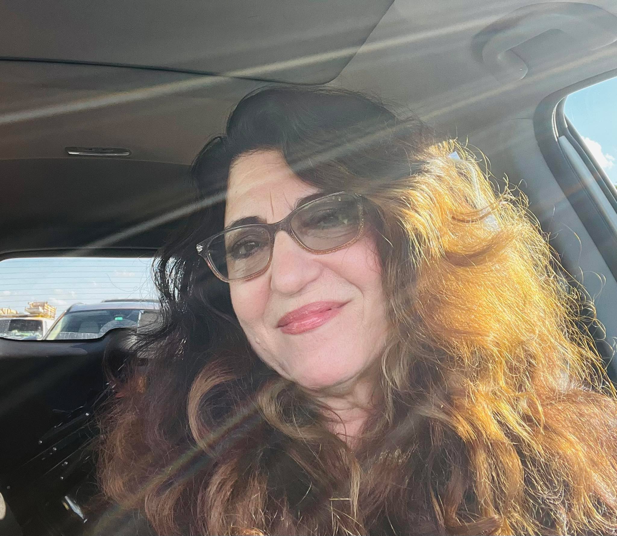 Gig #1 this weekend—off to work we go 🎶🚦
Stoplight selfie moment 😄
Join Sammie & Skiba at Kickback Neighborhood Tavern in Wellington!
Kick back, grab a beer, enjoy some tasty food, and hang with us.
Let’s make it a good time 🍻