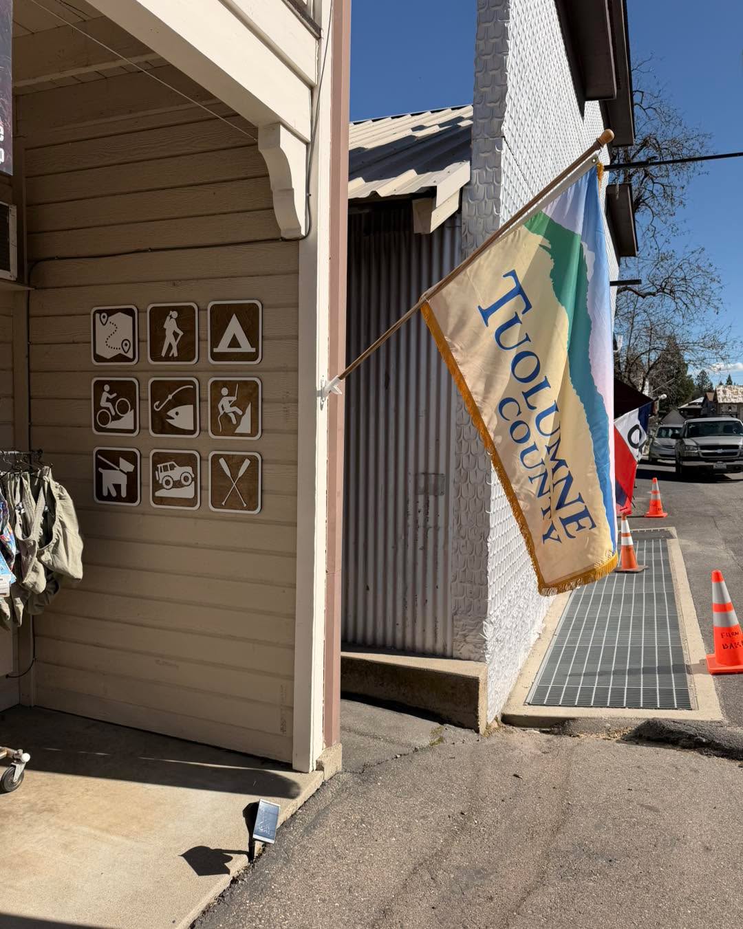 Did you know Tuolumne County has a flag!? We are proudly flying it now our Visitor Center in downtown Groveland thanks to Joanie a Ranch Revived Decor!
She has had our County Flag for over 18 years and proudly flew it from horse back during celebrations and parades until this week when she received permission from Supervisor Steve Griefer to pass it on ❤️
We are so grateful for this incredible community and proud to keep hold her flag!
#morethanaflyshop #VisitTuolumneCounty #shoplocal #YosemiteBasecamp #VisitGrovelandCA