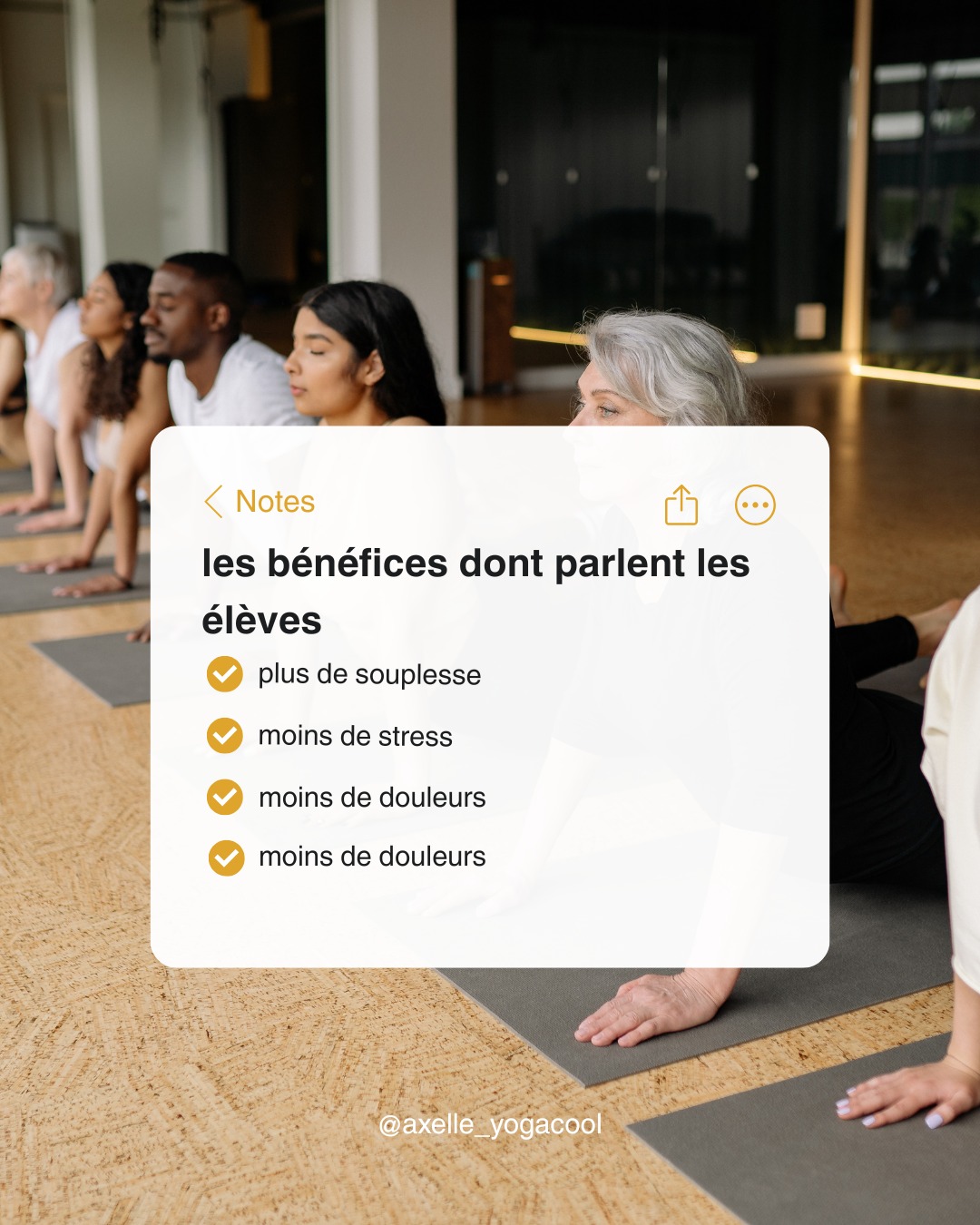 Depuis 3 ans, une communauté qui grandit… grâce à vous
Quand j’ai lancé Axelle Yoga Cool, je voulais simplement créer un espace où chacun pourrait venir respirer, bouger et se reconnecter à soi.
Trois ans plus tard, ce sont vos mots qui racontent le mieux ce que ce yoga est devenu.
Aujourd’hui, les personnes qui pratiquent ici ont entre 25 et plus de 80 ans. Beaucoup arrivent avec la même envie : prendre soin de leur corps, retrouver de la mobilité, apaiser le stress du quotidien et s’offrir enfin un moment pour elles.
Certaines commencent parce qu’elles se sentent raides.
D’autres parce que leur corps leur envoie des signaux : tensions, douleurs, fatigue.
Et parfois simplement parce qu’elles ressentent le besoin de ralentir.
Au fil des séances, quelque chose change.
Le corps s’assouplit, la respiration devient plus profonde, les douleurs s’apaisent. Mais les transformations ne sont pas seulement physiques. Beaucoup parlent aussi d’un esprit plus calme, d’une meilleure gestion du stress et d’un vrai moment pour se retrouver.
Certaines me disent qu’elles dorment mieux.
D’autres qu’elles se sentent plus à l’écoute de leur corps.
Et presque toutes parlent d’un sentiment de bien-être global qui dépasse largement le tapis.
Ce qui me touche le plus dans vos témoignages, c’est que le yoga devient peu à peu plus qu’une pratique :
c’est un rendez-vous avec soi-même.
Un moment pour ralentir.
Pour respirer.
Pour bouger en douceur.
Pour se reconnecter.
Et c’est grâce à chacune et chacun d’entre vous que cette aventure continue de grandir.
Merci pour votre confiance, votre présence et votre énergie depuis ces trois années.
La suite de l’histoire s’écrit… ensemble.